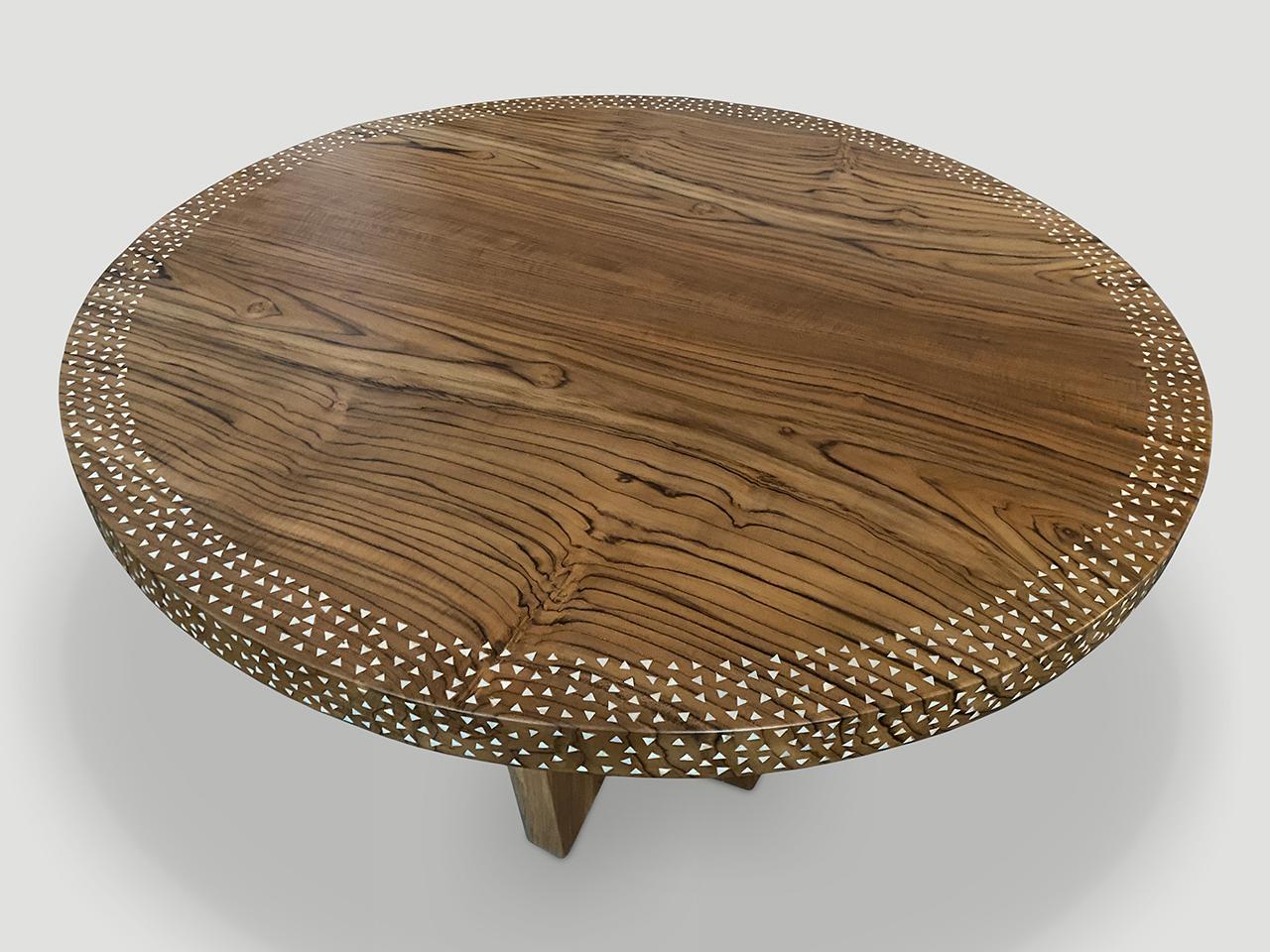 https://a.1stdibscdn.com/andrianna-shamaris-round-shell-inlaid-dining-table-or-entrance-table-for-sale-picture-5/f_10806/f_399888021717341113424/IMG_8453_master.jpeg