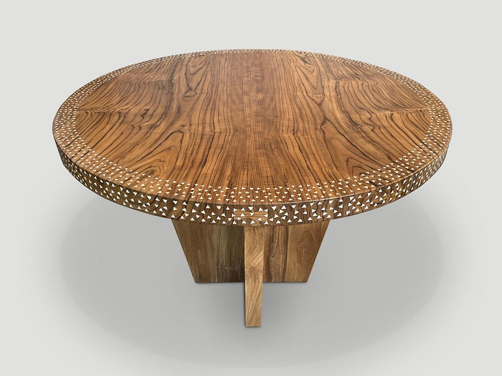 https://a.1stdibscdn.com/andrianna-shamaris-round-shell-inlaid-dining-table-or-entrance-table-for-sale-picture-9/f_10806/f_399888021717341116391/IMG_8462_master.jpeg