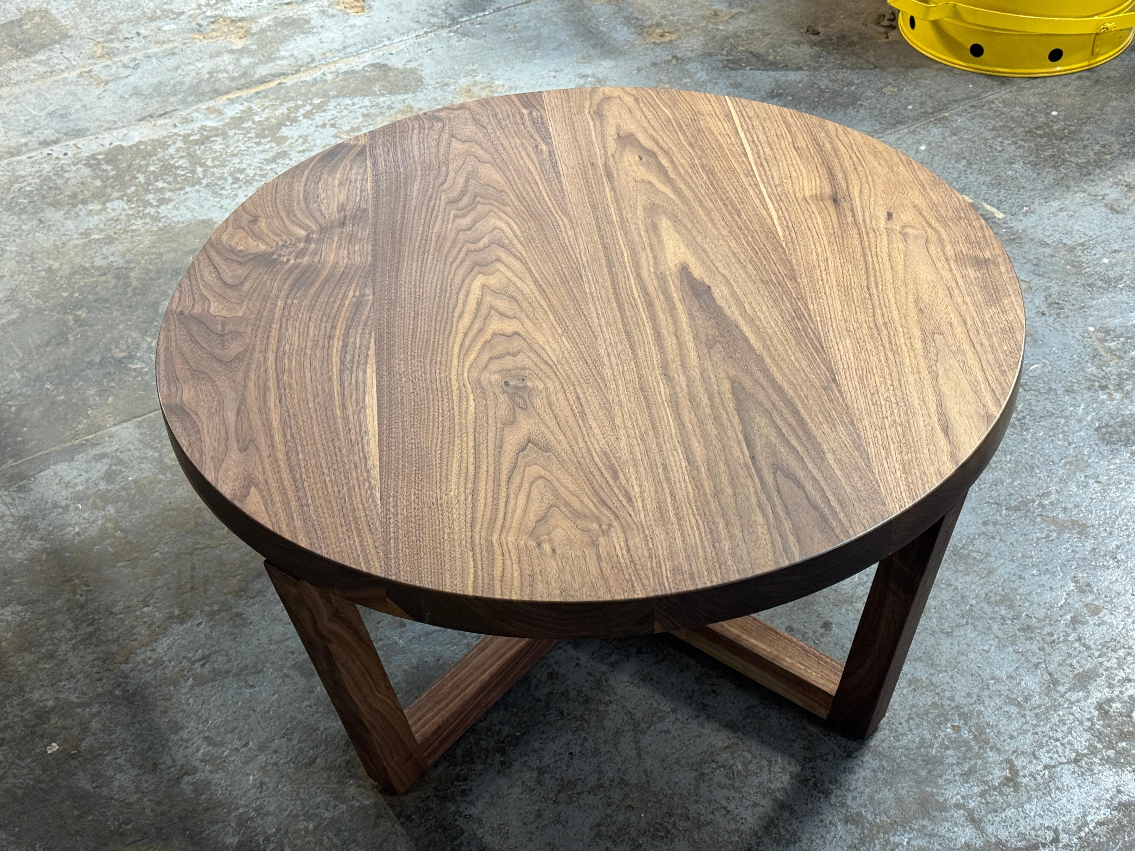 https://a.1stdibscdn.com/coro-contemporary-round-coffee-table-for-sale-picture-5/f_68512/f_434405821738521840728/IMG_8555_master.jpeg