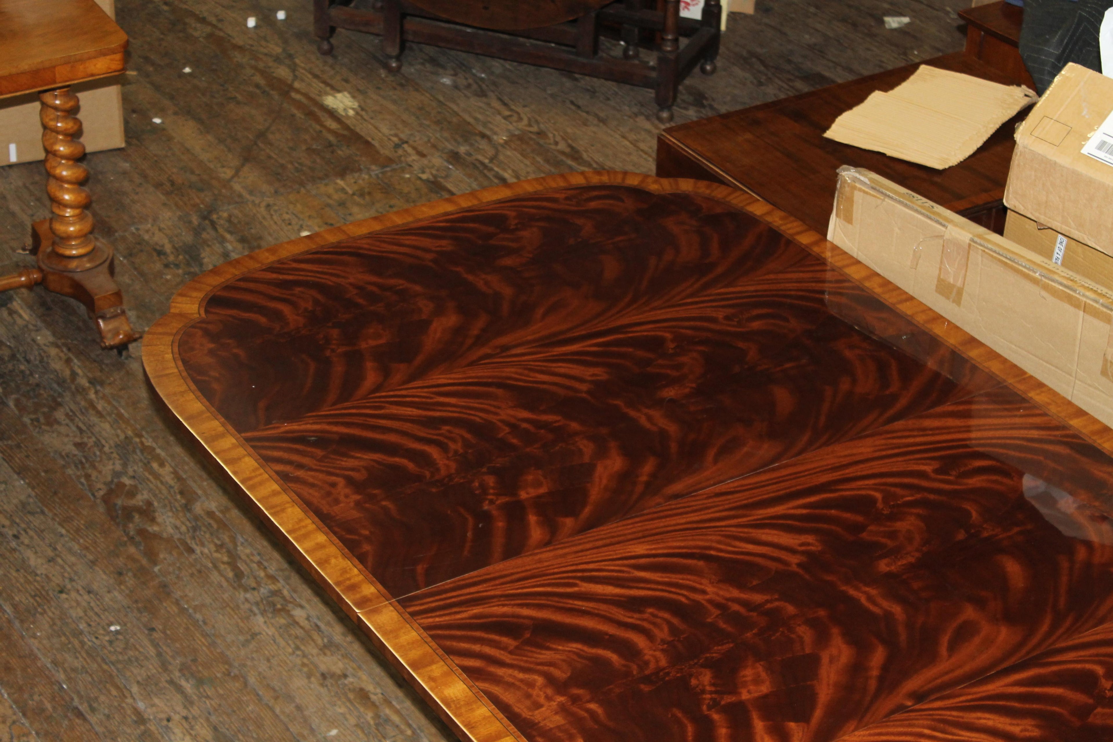 https://a.1stdibscdn.com/bench-made-reprod-inlaid-flame-mahogany-sheraton-style-three-leaf-dining-table-for-sale-picture-5/f_18913/f_251442021630533043942/IMG_8597_master.JPG