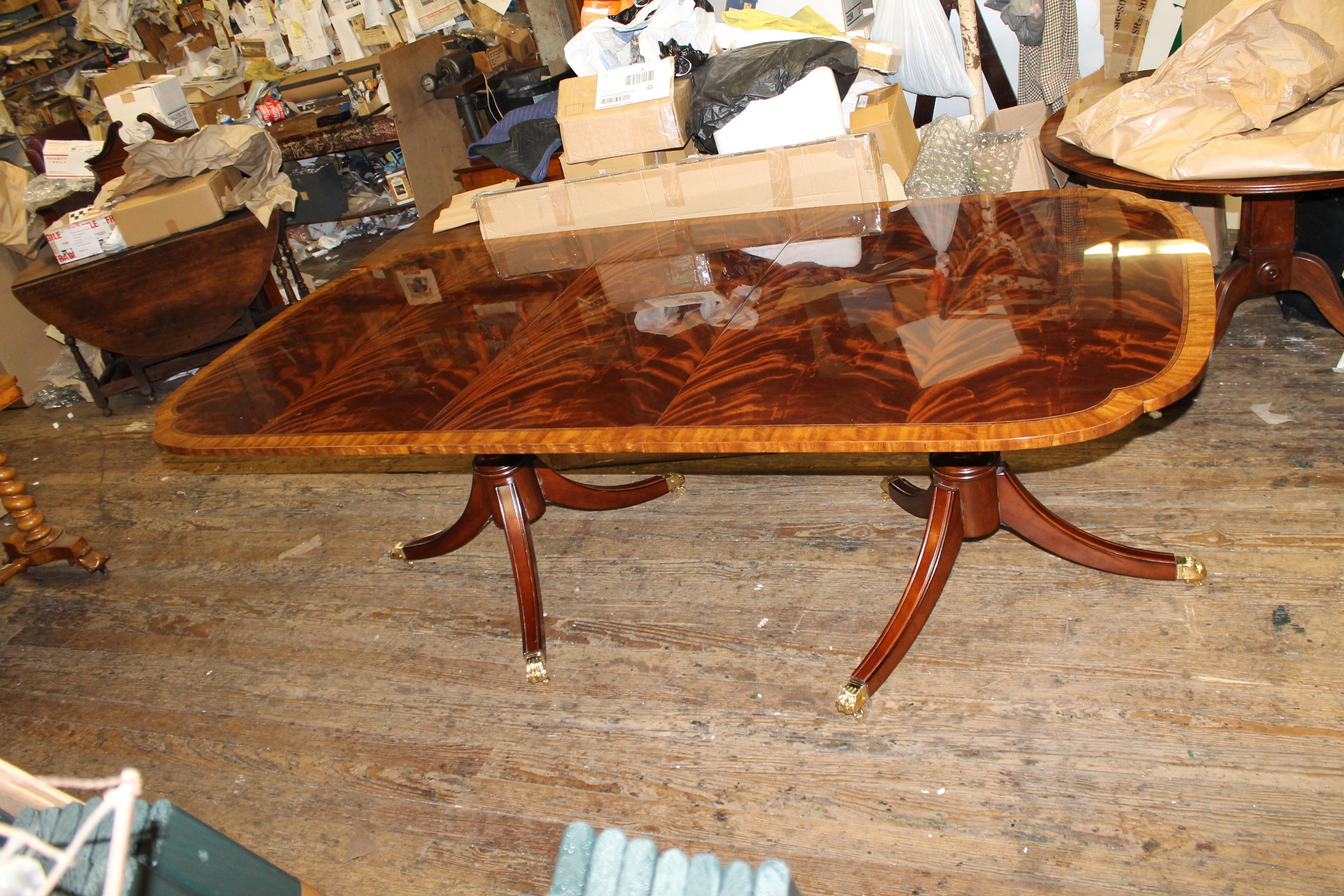 https://a.1stdibscdn.com/bench-made-reprod-inlaid-flame-mahogany-sheraton-style-three-leaf-dining-table-for-sale-picture-7/f_18913/f_251442021630533045051/IMG_8600_master.JPG