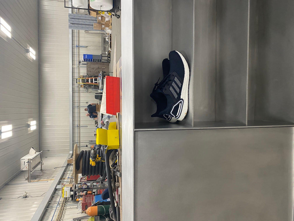 https://a.1stdibscdn.com/sw-cabinet-by-jonathan-nesci-in-rolled-and-machined-waxed-aluminum-for-sale-picture-7/f_31003/f_217072121607358650718/IMG_8603_master.jpg