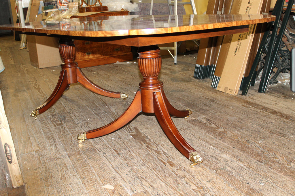 https://a.1stdibscdn.com/bench-made-reprod-inlaid-flame-mahogany-sheraton-style-three-leaf-dining-table-for-sale-picture-8/f_18913/f_251442021630533045887/IMG_8603_master.JPG