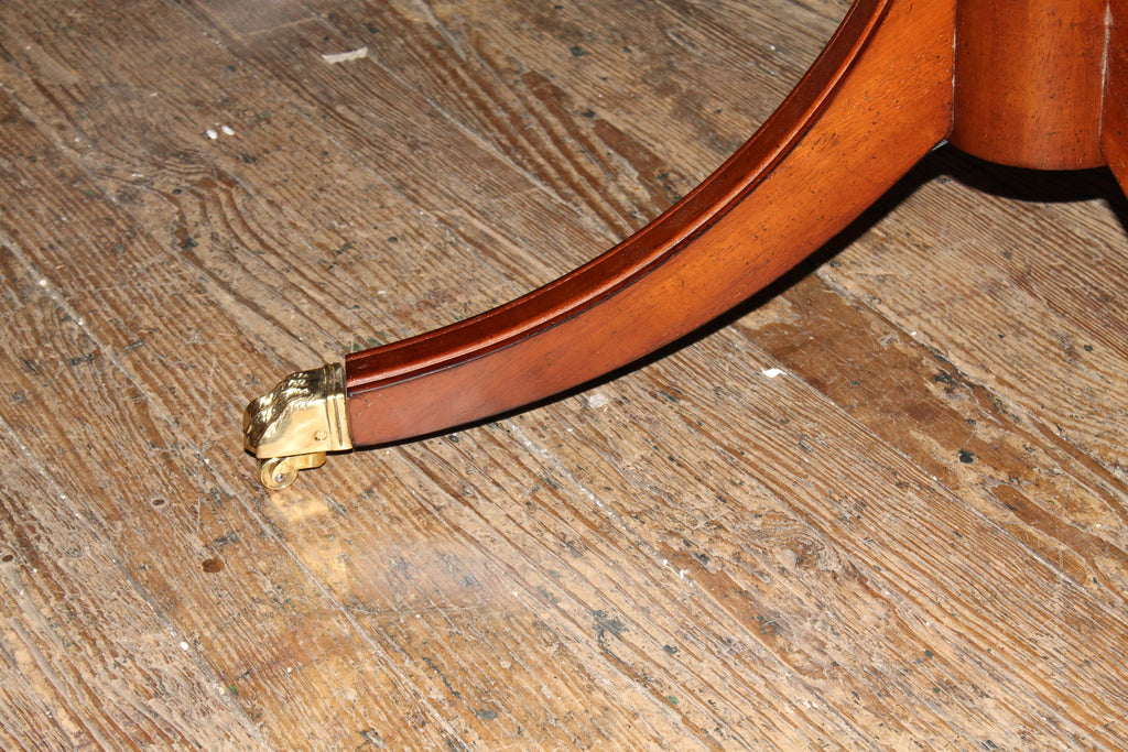 https://a.1stdibscdn.com/bench-made-reprod-inlaid-flame-mahogany-sheraton-style-three-leaf-dining-table-for-sale-picture-10/f_18913/f_251442021630533047165/IMG_8608_master.JPG