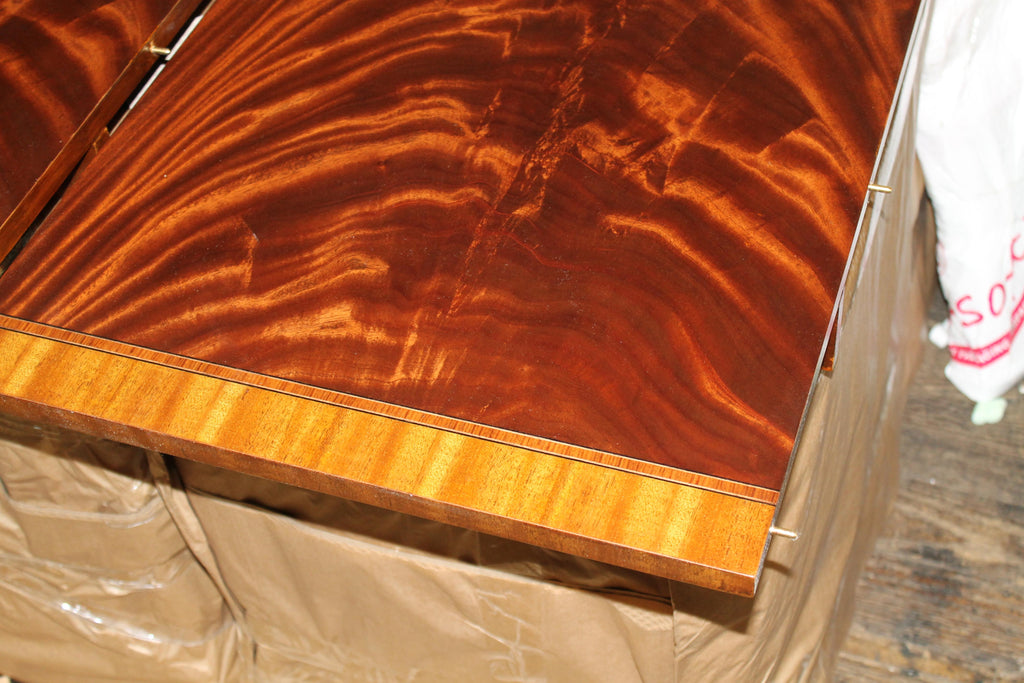 https://a.1stdibscdn.com/bench-made-reprod-inlaid-flame-mahogany-sheraton-style-three-leaf-dining-table-for-sale-picture-13/f_18913/f_251442021630533048932/IMG_8614_master.JPG