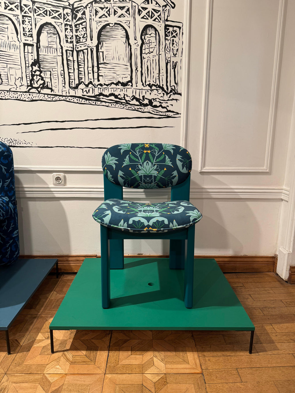 https://a.1stdibscdn.com/noom-dining-archipen-chair-archive-edition-in-botanical-green-fabric-for-sale-picture-7/f_42321/f_487797921770910959050/IMG_8654_master.jpg