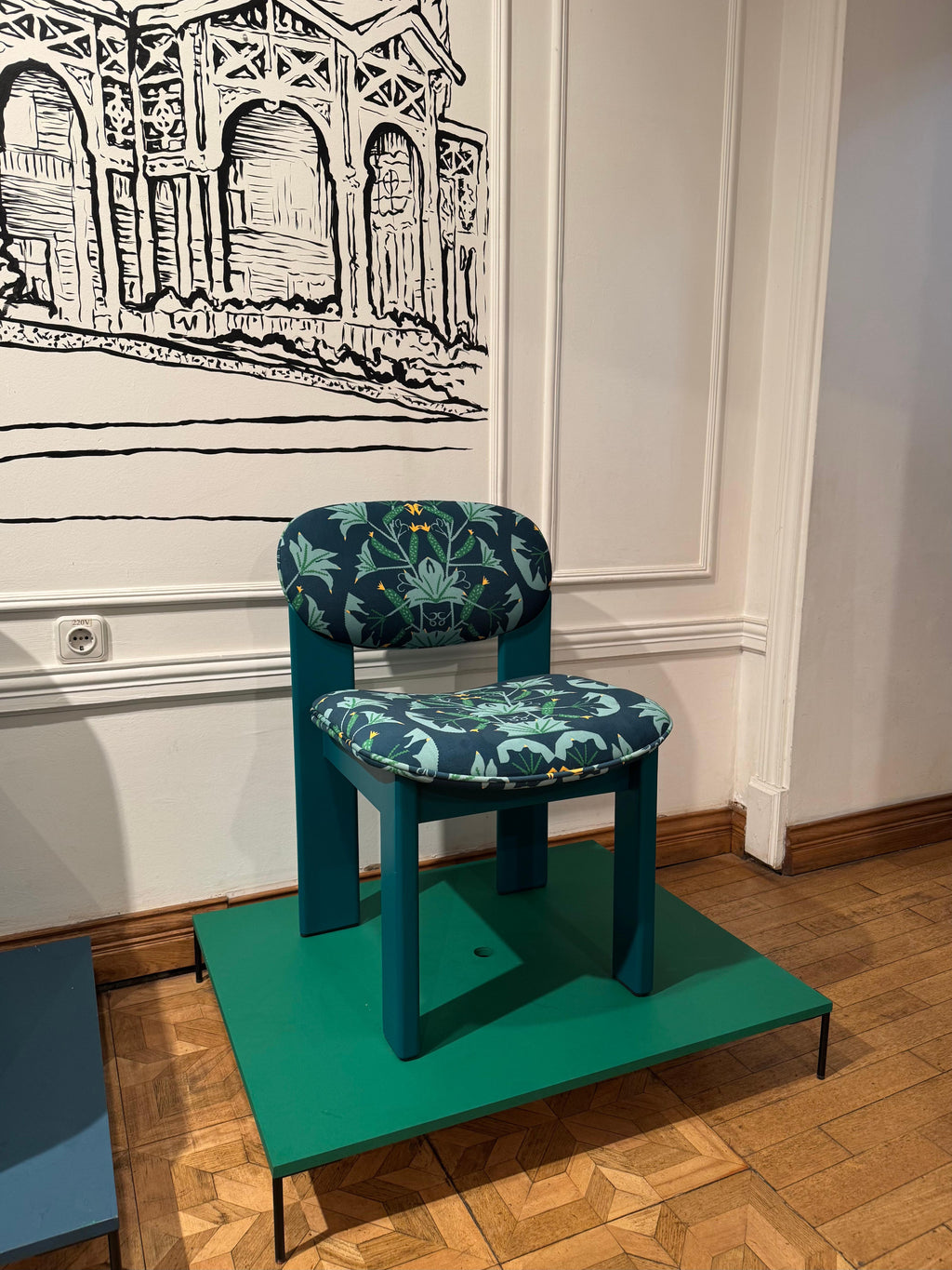 https://a.1stdibscdn.com/noom-dining-archipen-chair-archive-edition-in-botanical-green-fabric-for-sale-picture-3/f_42321/f_487797921770910958960/IMG_8657_master.jpg