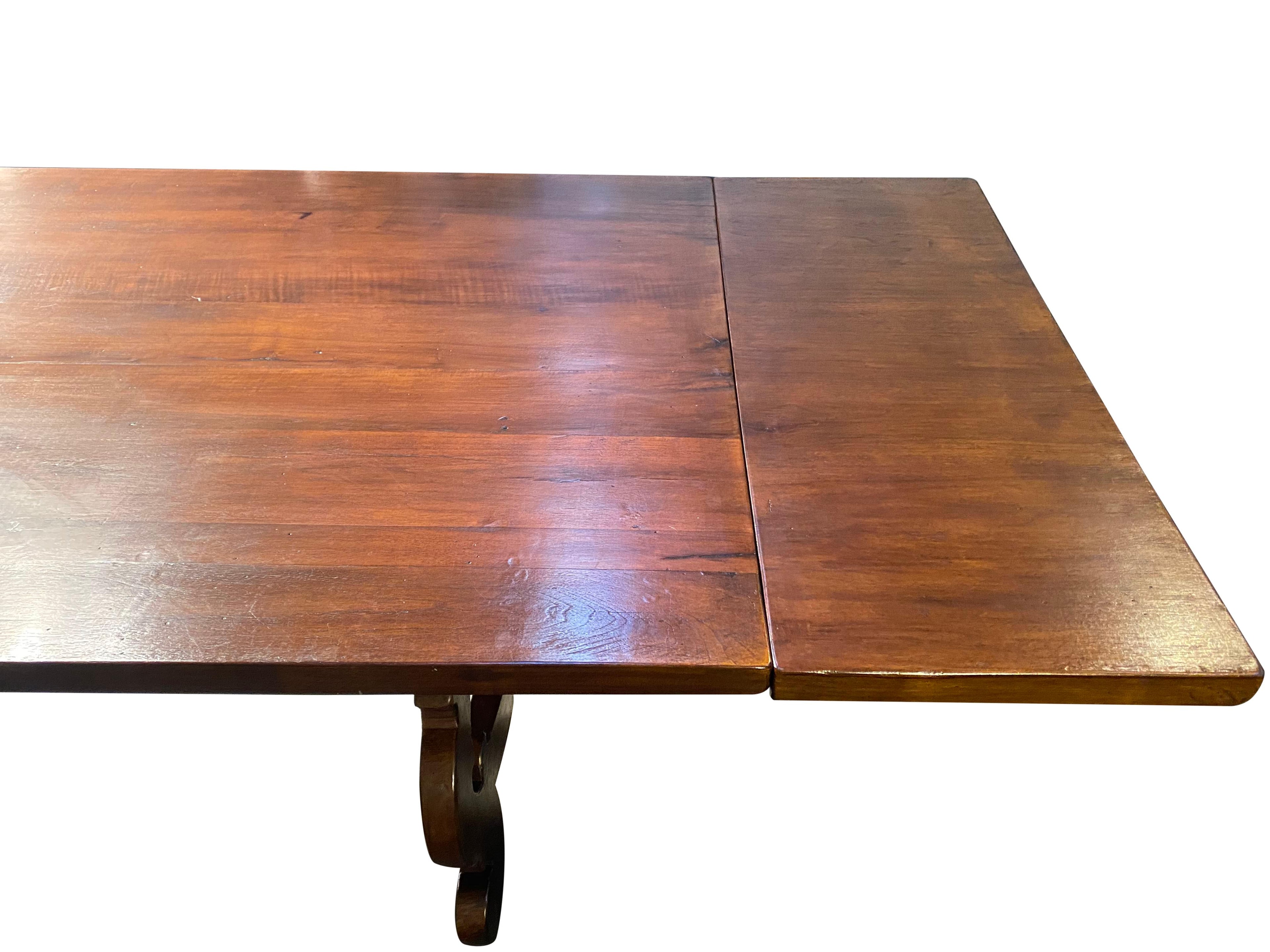 https://a.1stdibscdn.com/17th-century-style-italian-walnut-refectory-custom-table-with-end-extensions-for-sale-picture-10/f_12292/f_295294021657567331595/IMG_8783_master.jpg