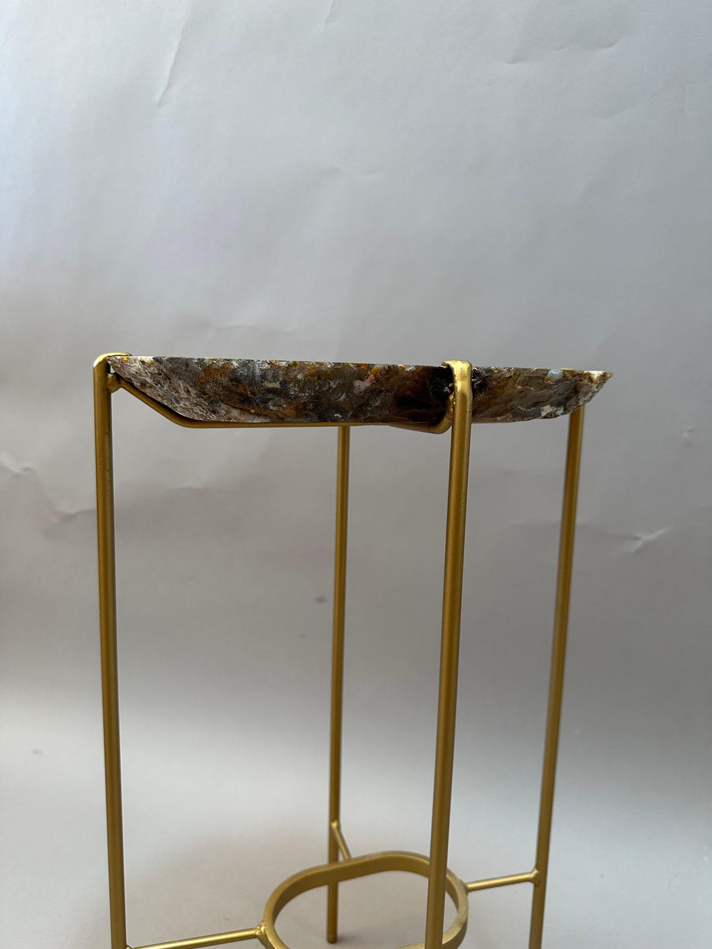 https://a.1stdibscdn.com/unusual-modern-handcrafted-geode-drinks-table-for-sale-picture-2/f_8726/f_396606421715359583781/IMG_8811_master.jpg