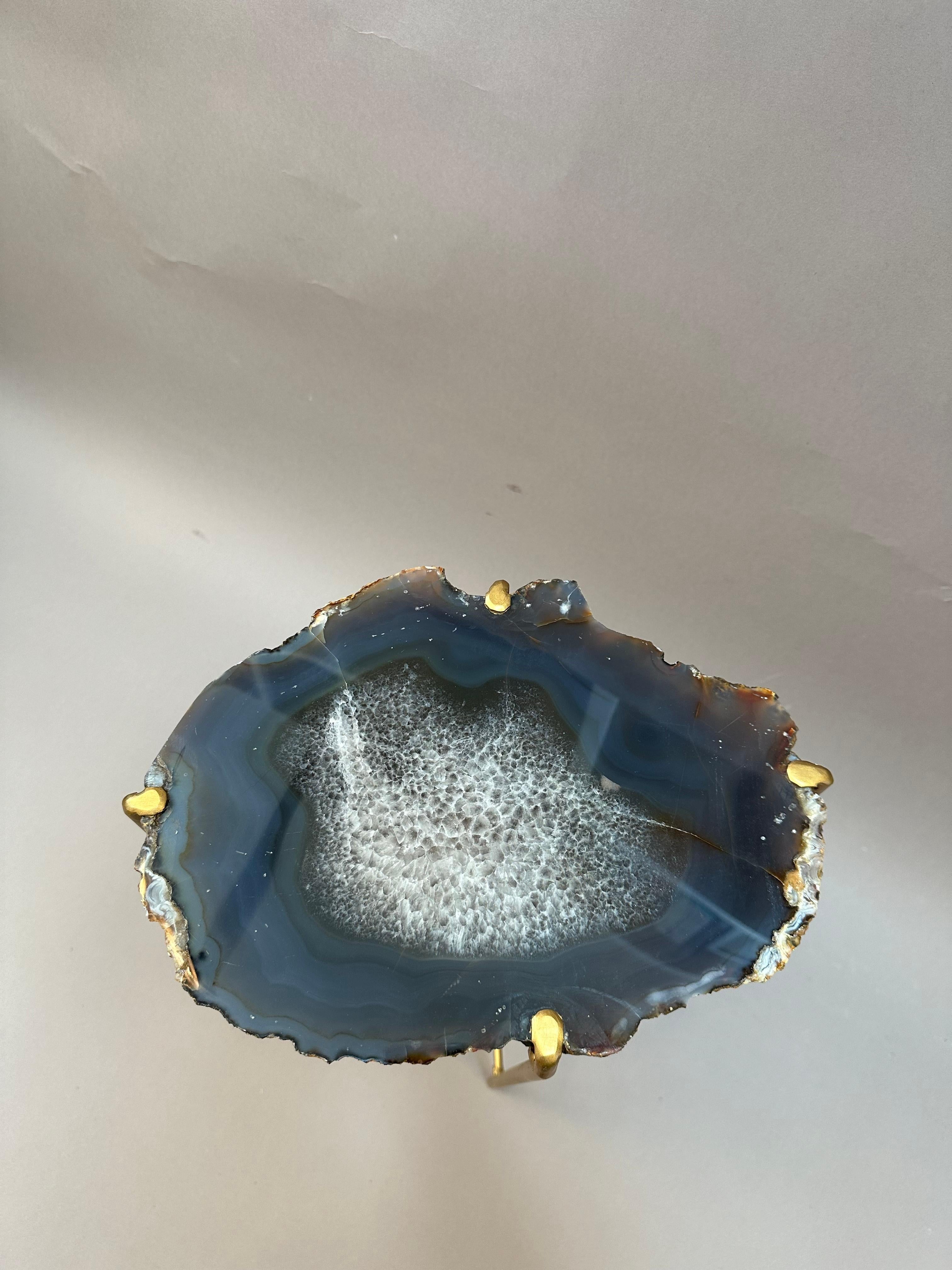 https://a.1stdibscdn.com/unusual-modern-handcrafted-geode-drinks-table-for-sale-picture-4/f_8726/f_396606421715359587892/IMG_8813_master.jpg