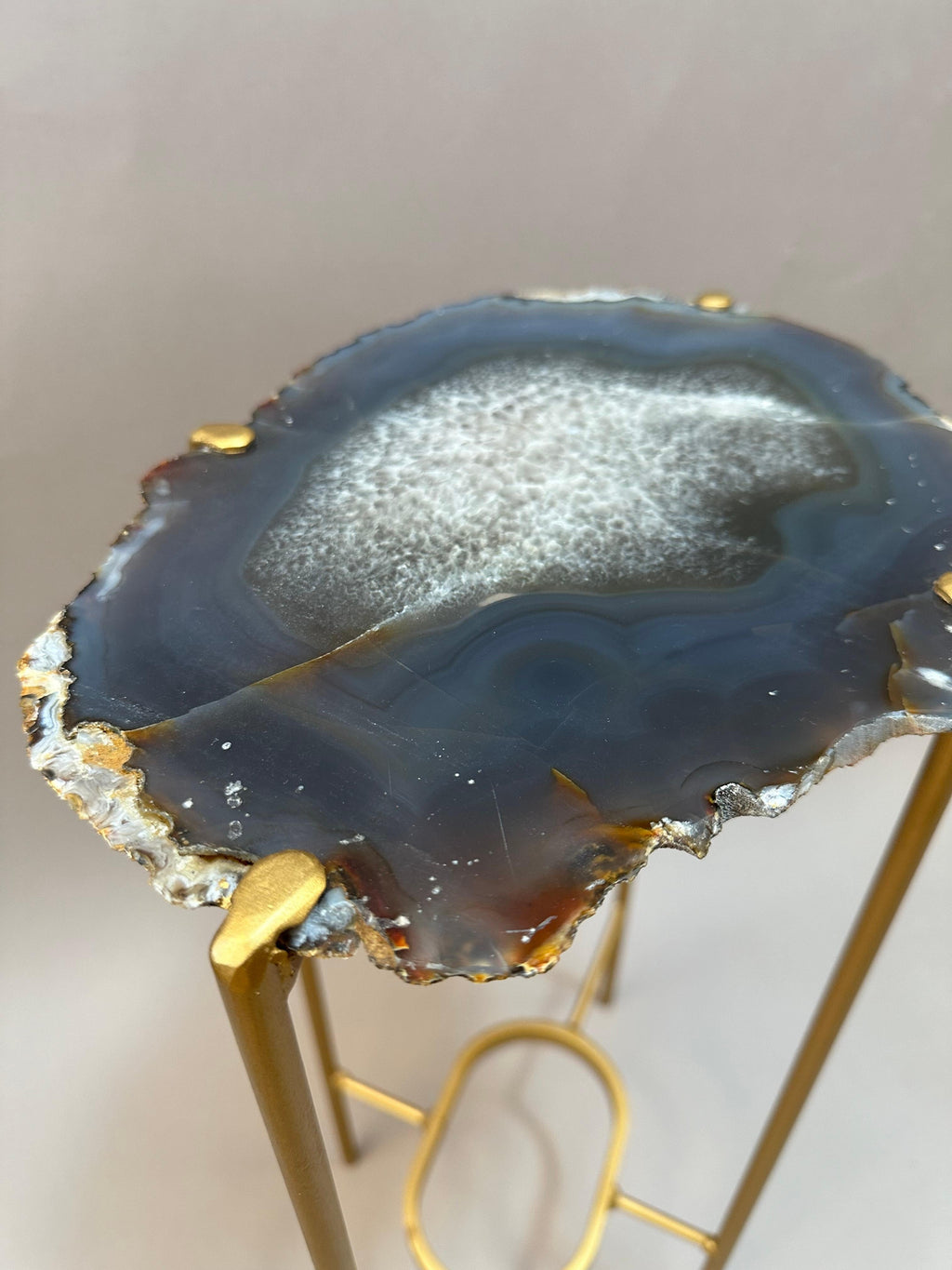https://a.1stdibscdn.com/unusual-modern-handcrafted-geode-drinks-table-for-sale-picture-5/f_8726/f_396606421715359587891/IMG_8814_master.jpg