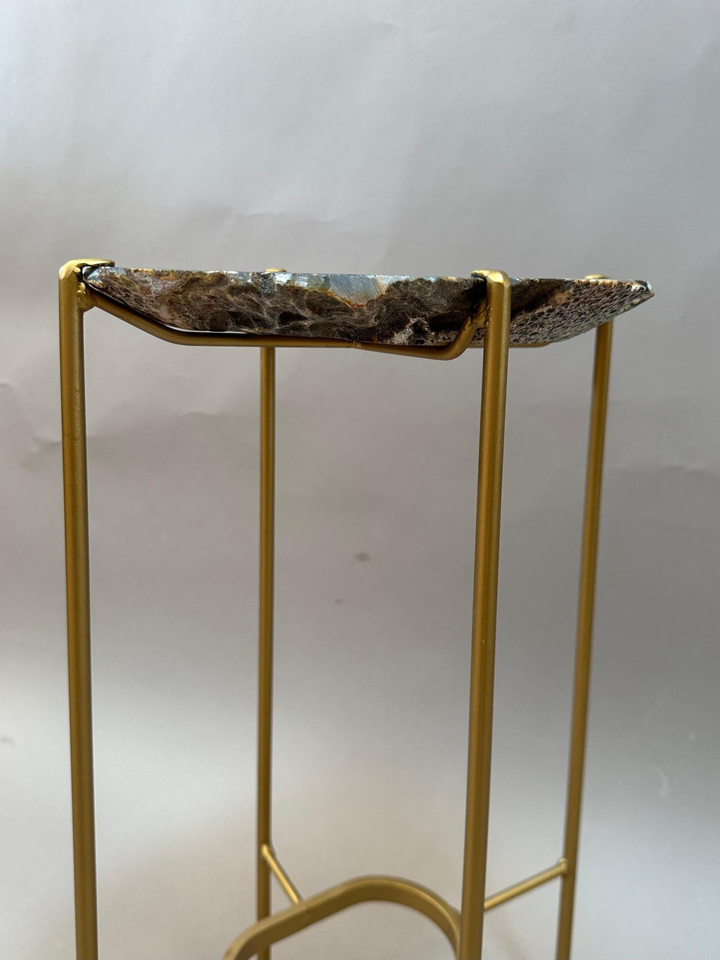https://a.1stdibscdn.com/unusual-modern-handcrafted-geode-drinks-table-for-sale-picture-6/f_8726/f_396606421715359586504/IMG_8815_master.jpg