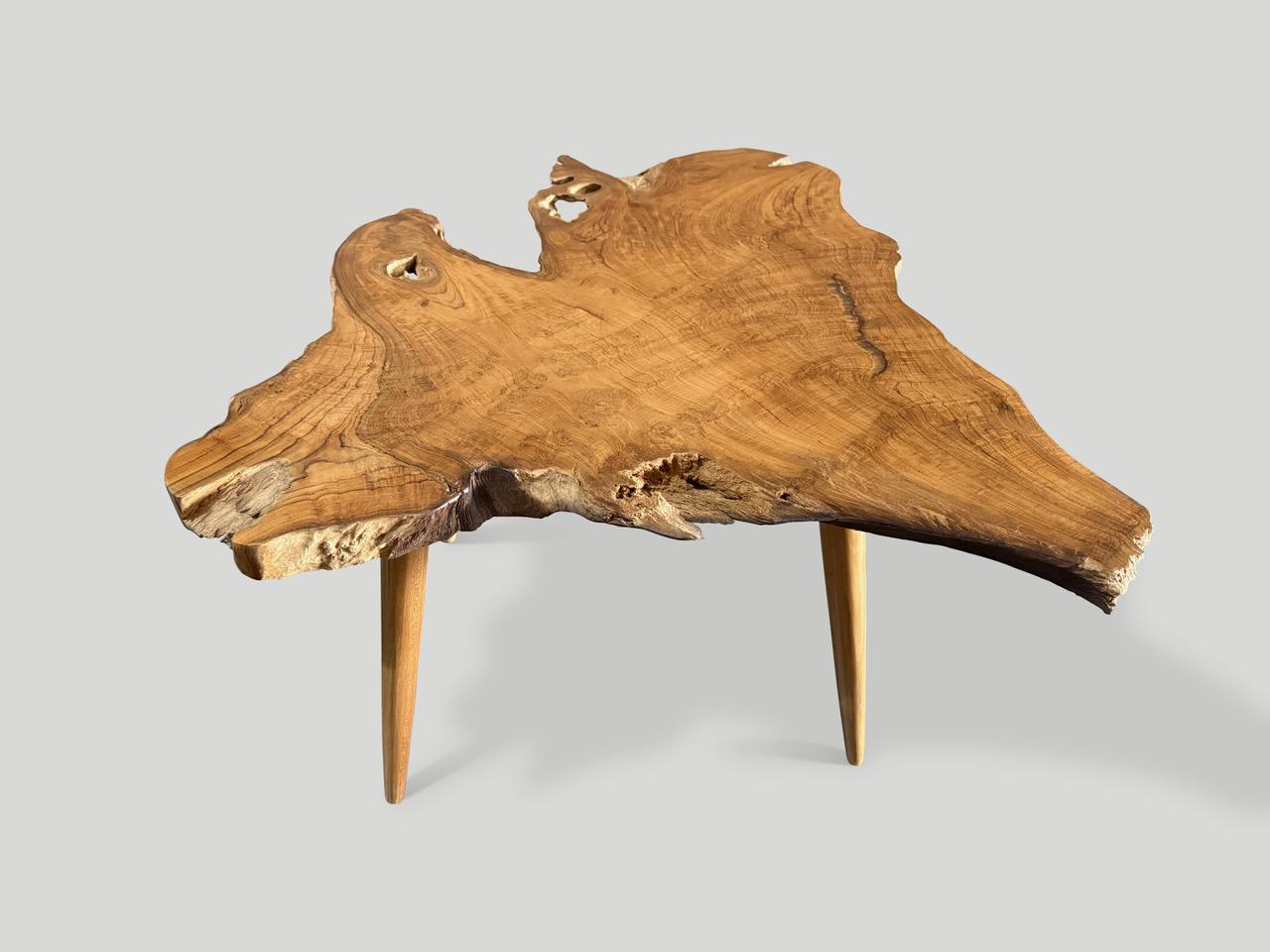 https://a.1stdibscdn.com/andrianna-shamaris-mid-century-style-live-edge-coffee-table-or-side-table-for-sale-picture-4/f_10806/f_495325021775317249672/IMG_8822_master.jpeg
