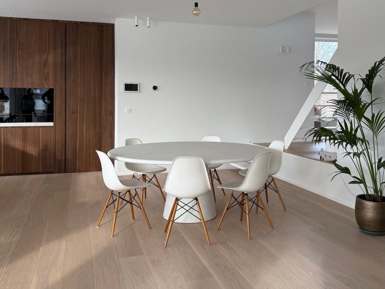 https://a.1stdibscdn.com/contemporary-round-natural-plaster-menhir-table-120cm-by-isabelle-beaumont-for-sale-picture-8/f_86552/f_402344621743067266316/IMG_8907_master.jpeg?width=768