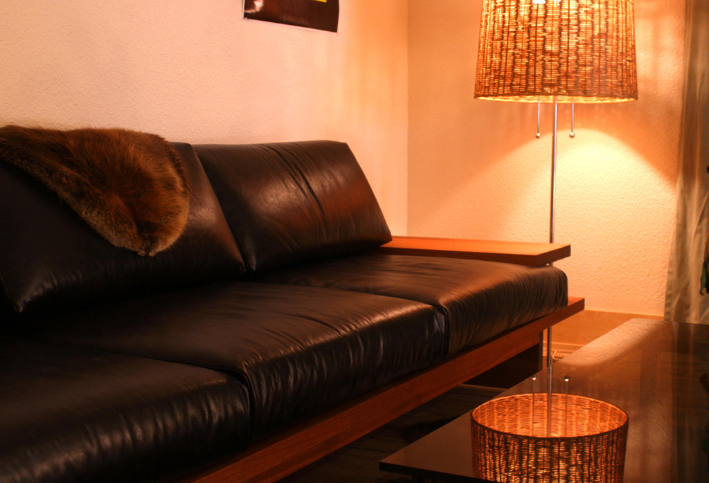 https://a.1stdibscdn.com/terrace-couch-by-greg-palombo-solid-wood-frame-with-all-leather-upholstery-for-sale-picture-10/f_105642/f_460570321753748065433/IMG_8937_master.jpg