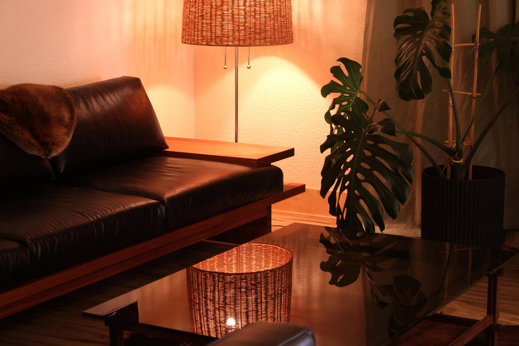 https://a.1stdibscdn.com/terrace-couch-by-greg-palombo-solid-wood-frame-with-all-leather-upholstery-for-sale-picture-12/f_105642/f_460570321753748063624/IMG_8968_master.jpg