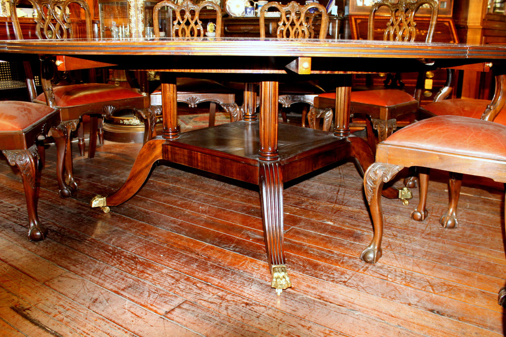 https://a.1stdibscdn.com/benchmade-bookmatched-flame-mahogany-perimeter-leaf-circular-dining-table-for-sale-picture-4/f_18913/f_382502321707060753303/IMG_8998_master.JPG