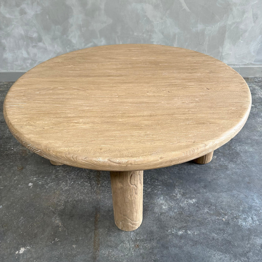 https://a.1stdibscdn.com/custom-reclaimed-elm-wood-round-coffee-table-for-sale-picture-4/f_18223/f_346712421686698014596/IMG_9140_master.jpg