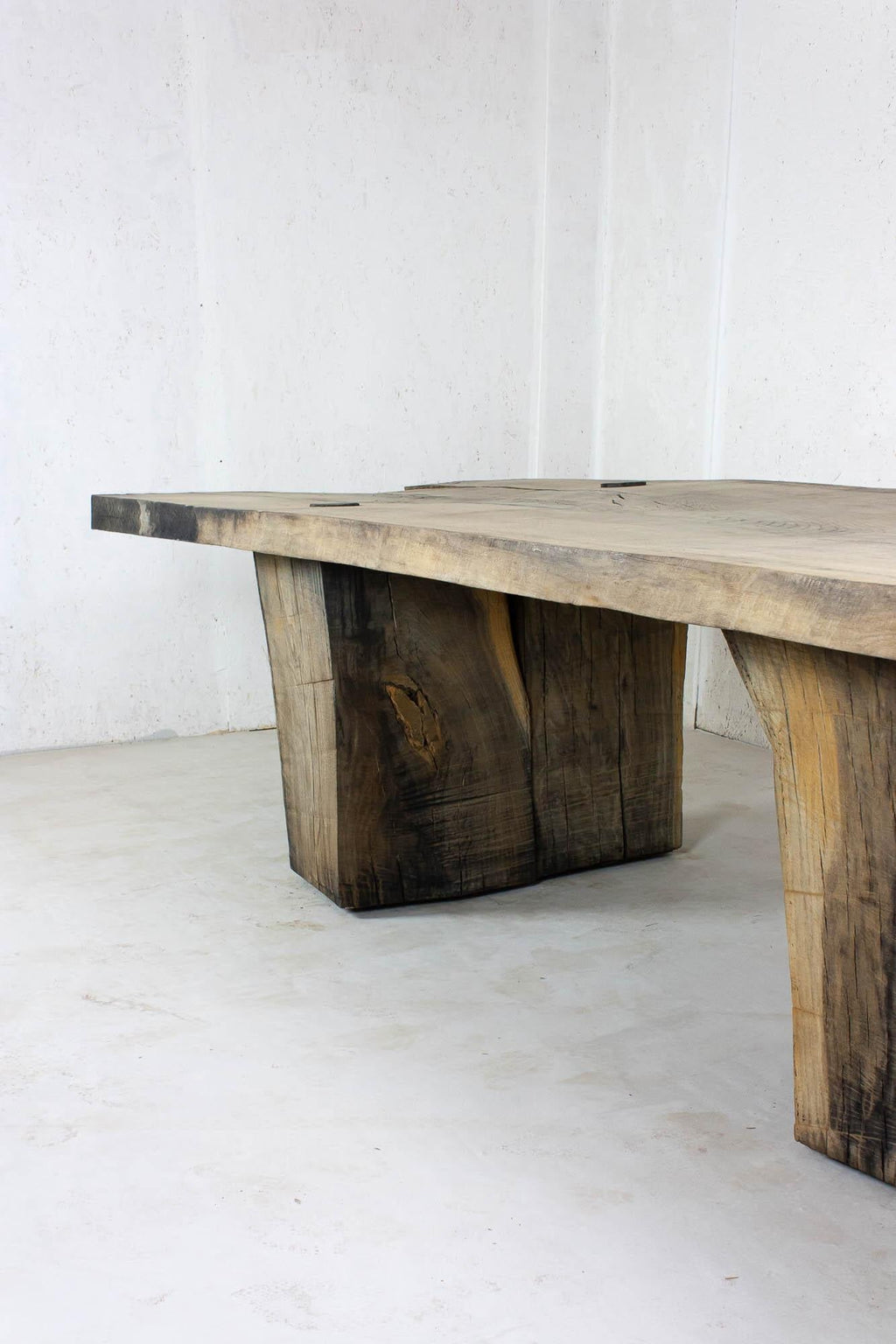 https://a.1stdibscdn.com/sculpted-massive-dining-table-v5-in-solid-oakwood-custom-size-for-sale-picture-5/f_31233/f_234073921618583218167/IMG_9142_master.jpg