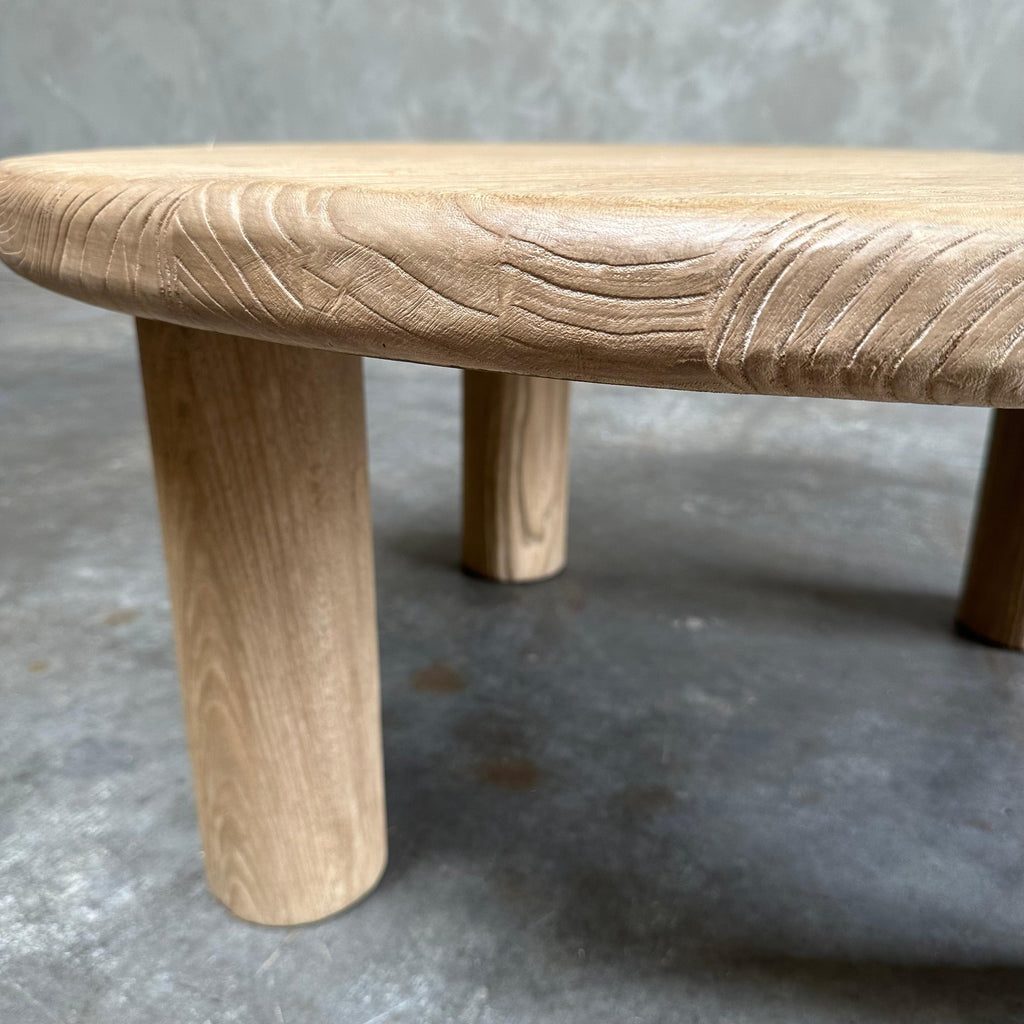https://a.1stdibscdn.com/custom-reclaimed-elm-wood-round-coffee-table-for-sale-picture-6/f_18223/f_346712421686697972415/IMG_9147_master.jpg