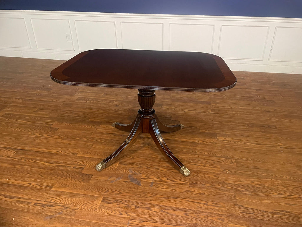 https://a.1stdibscdn.com/traditional-mahogany-breakfast-table-by-leighton-hall-for-sale-picture-5/f_44162/f_366603121697555966259/IMG_9166_master.jpeg