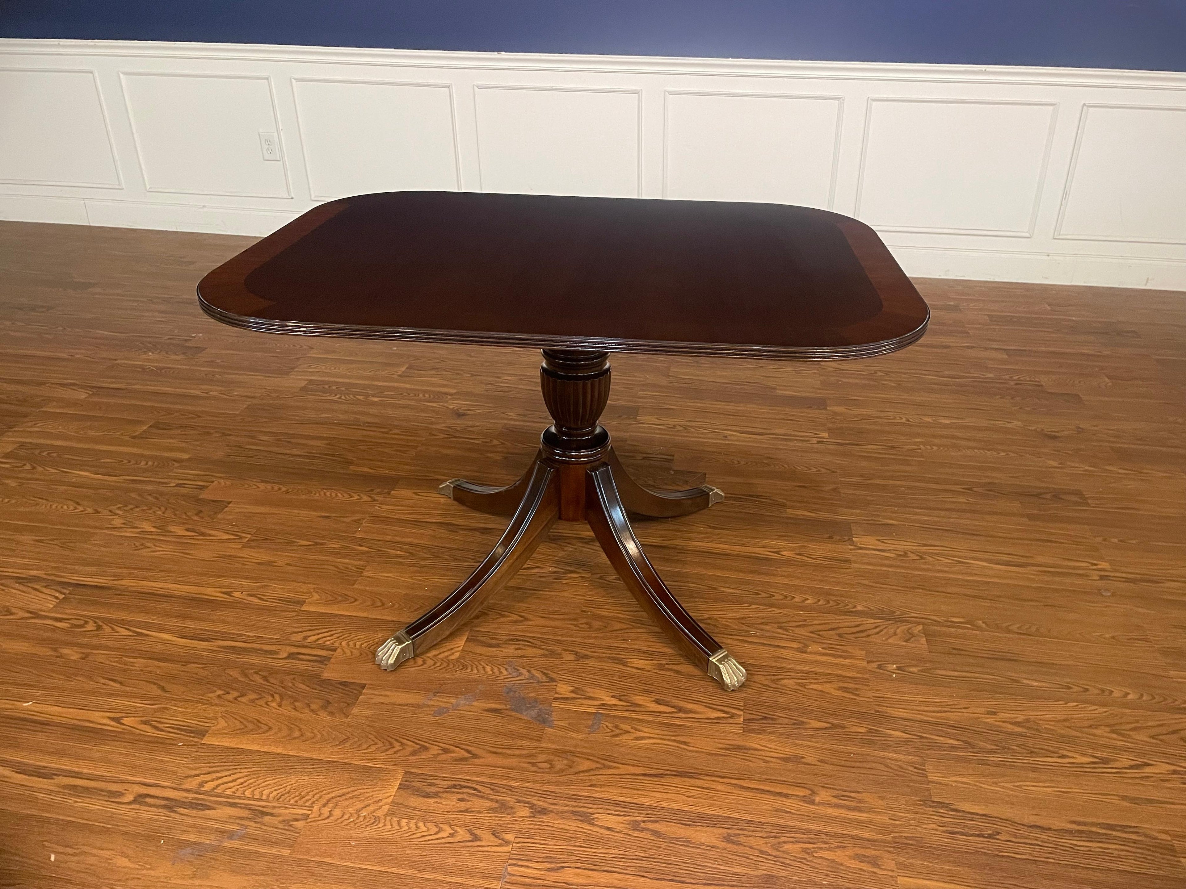 https://a.1stdibscdn.com/traditional-mahogany-breakfast-table-by-leighton-hall-for-sale-picture-5/f_44162/f_366603121697555966259/IMG_9166_master.jpeg