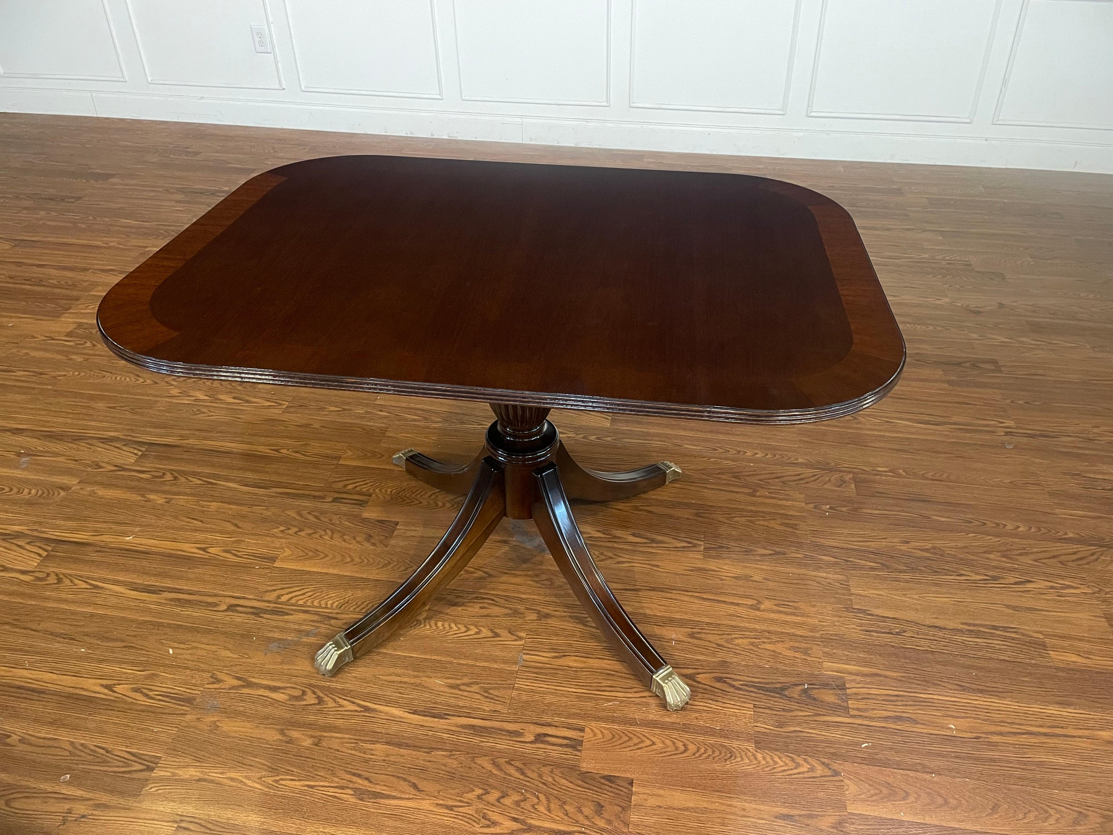https://a.1stdibscdn.com/traditional-mahogany-breakfast-table-by-leighton-hall-for-sale-picture-10/f_44162/f_366603121697556034847/IMG_9173_master.jpeg