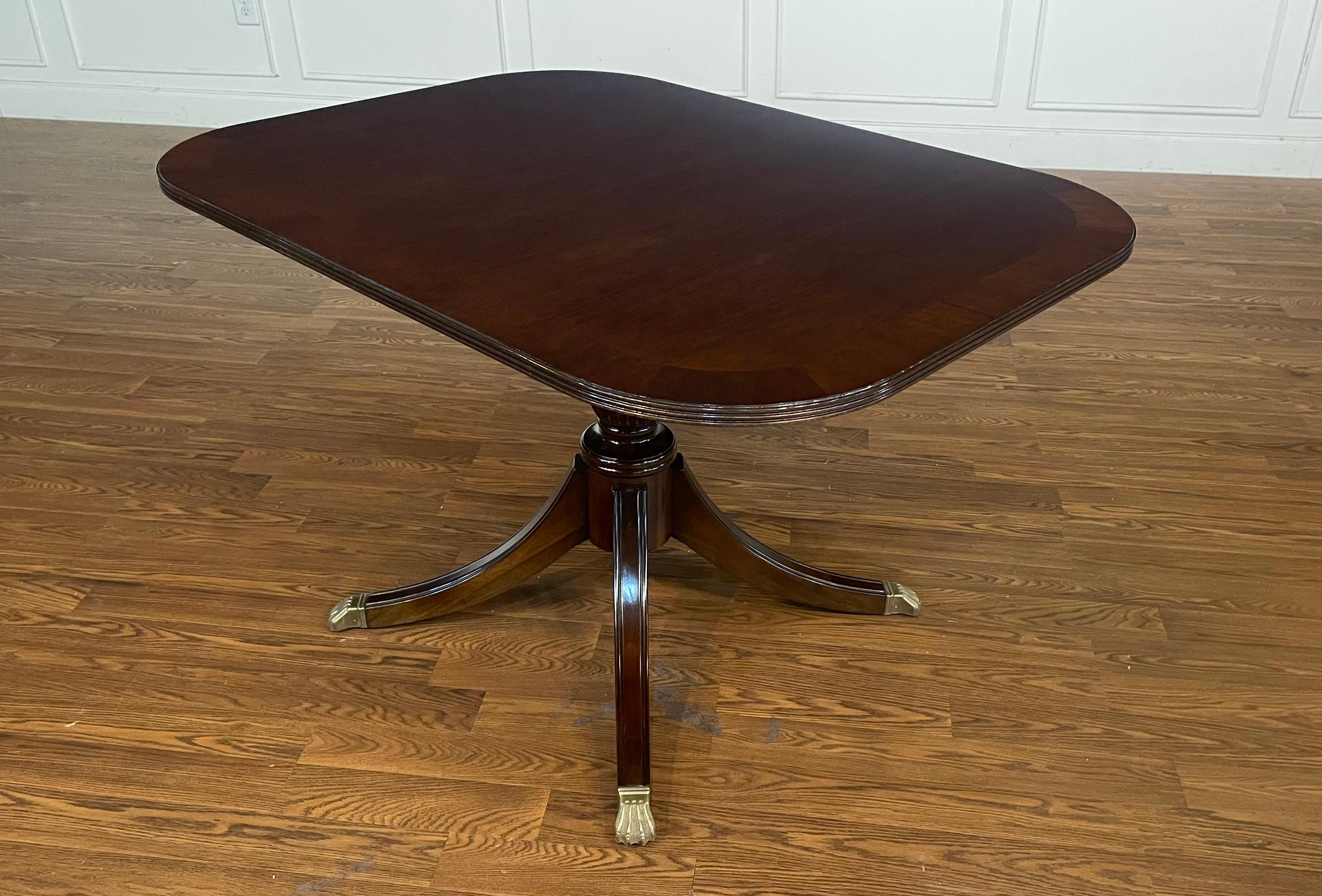 https://a.1stdibscdn.com/traditional-mahogany-breakfast-table-by-leighton-hall-for-sale-picture-3/f_44162/f_366603121697555933006/IMG_9174_master.jpeg