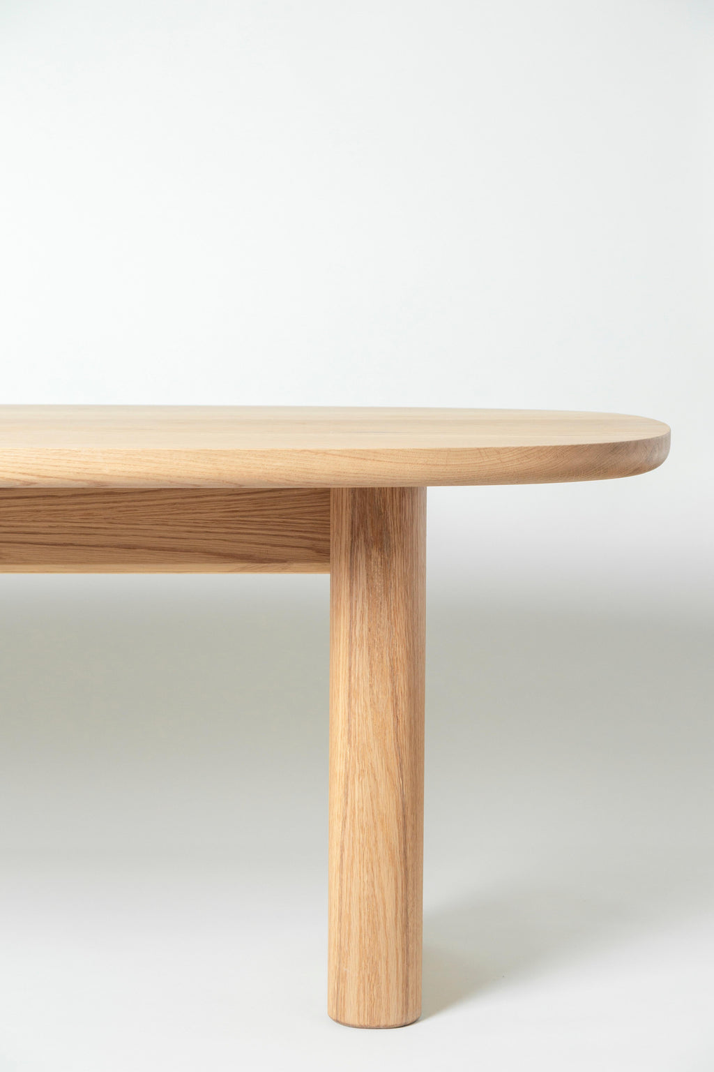 https://a.1stdibscdn.com/de-la-paz-dining-table-white-oak-contemporary-mexican-design-for-sale-picture-3/f_38111/f_226661721635218294340/IMG_9238_ALUM_G_LVEZ_ALUM_G_LVEZ_ALUM_G_LVEZ__master.JPG