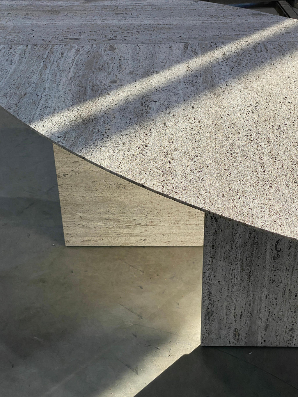 https://a.1stdibscdn.com/contemporary-travertine-dining-table-ellipse-02-by-barhdesign-for-sale-picture-4/f_48321/f_267094321642158775240/IMG_9335_master.JPG