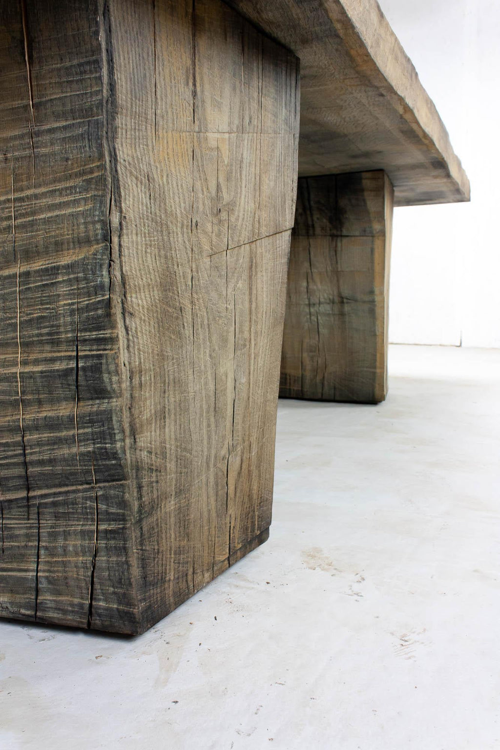 https://a.1stdibscdn.com/sculpted-massive-dining-table-v5-in-solid-oakwood-custom-size-for-sale-picture-8/f_31233/f_234073921618583244694/IMG_9381_master.jpg