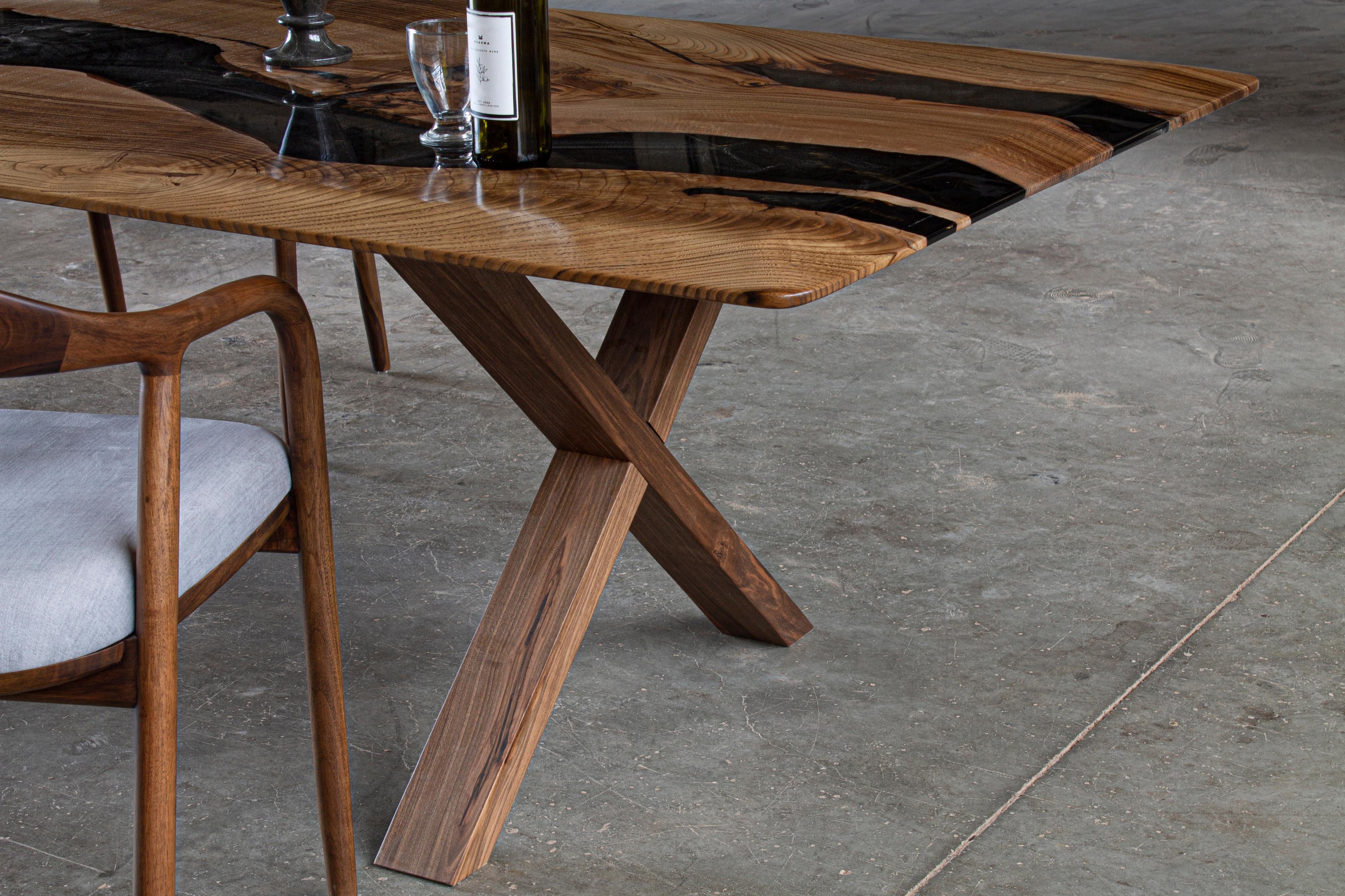 https://a.1stdibscdn.com/live-edge-table-epoxy-resin-dining-table-custom-epoxy-resin-walnut-table-for-sale-picture-5/f_91932/f_421753221730806689943/IMG_9521_copy_master.jpg