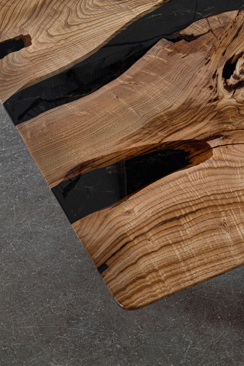 https://a.1stdibscdn.com/live-edge-table-epoxy-resin-dining-table-custom-epoxy-resin-walnut-table-for-sale-picture-8/f_91932/f_421753221730806689780/IMG_9539_copy_master.jpg