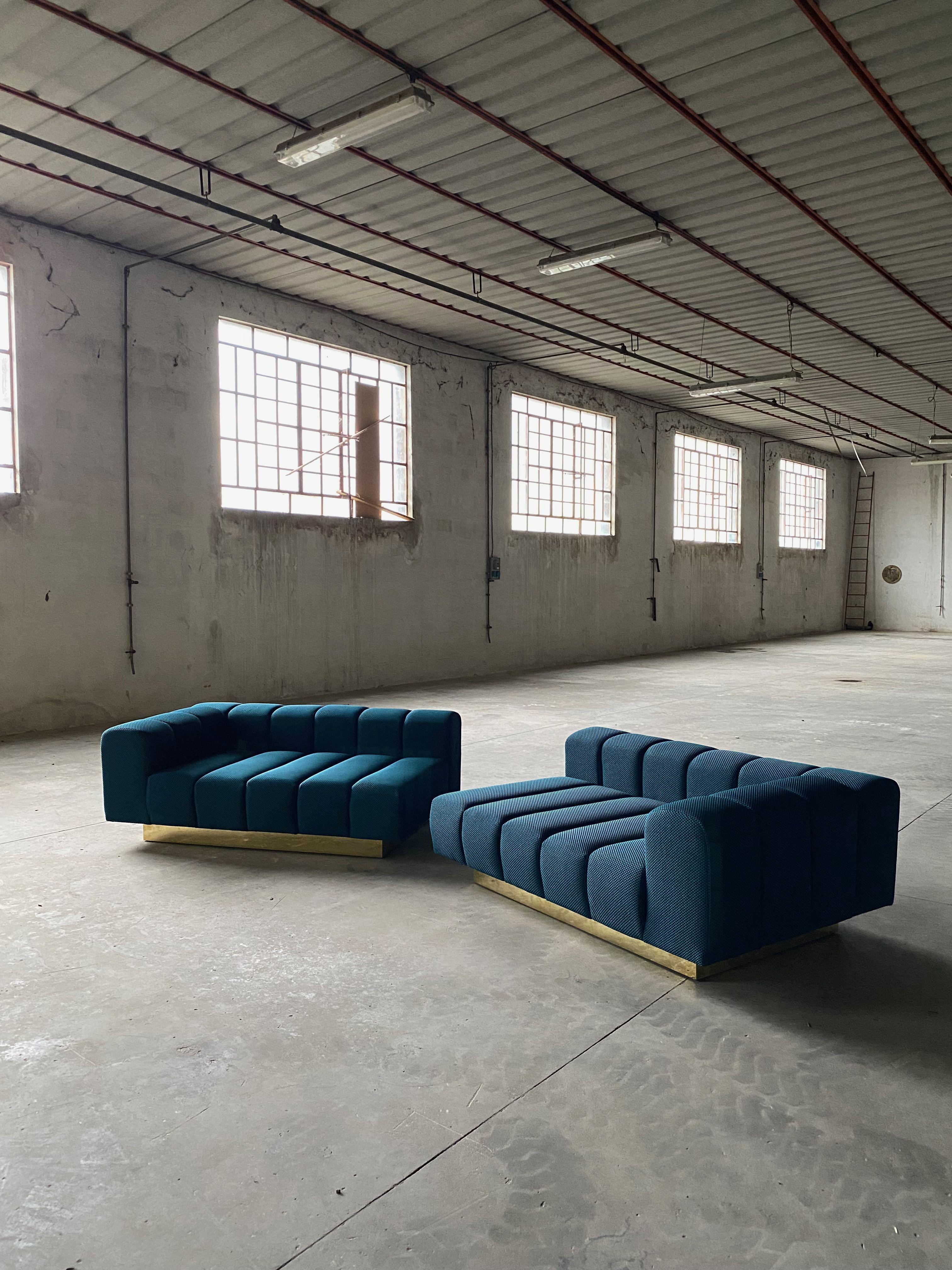 https://a.1stdibscdn.com/large-contemporary-sofa-made-in-italy-for-sale-picture-7/f_47872/f_267561821641227513690/IMG_9656_master.jpeg
