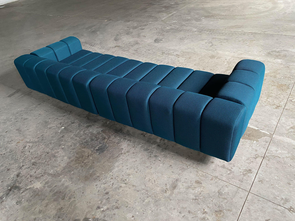 https://a.1stdibscdn.com/large-contemporary-sofa-made-in-italy-for-sale-picture-8/f_47872/f_267561821641227515093/IMG_9659_master.jpeg