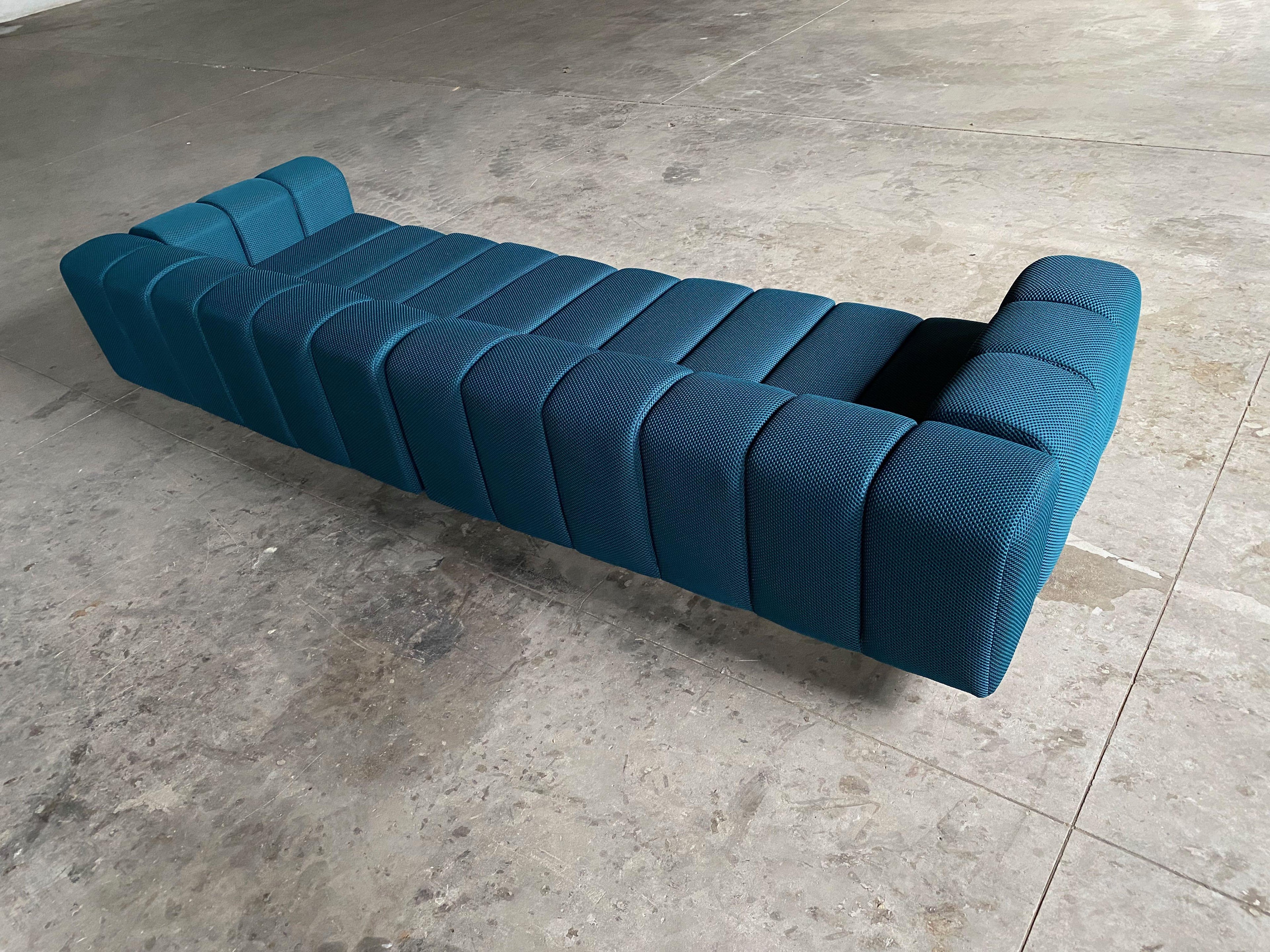 https://a.1stdibscdn.com/large-contemporary-sofa-made-in-italy-for-sale-picture-8/f_47872/f_267561821641227515093/IMG_9659_master.jpeg