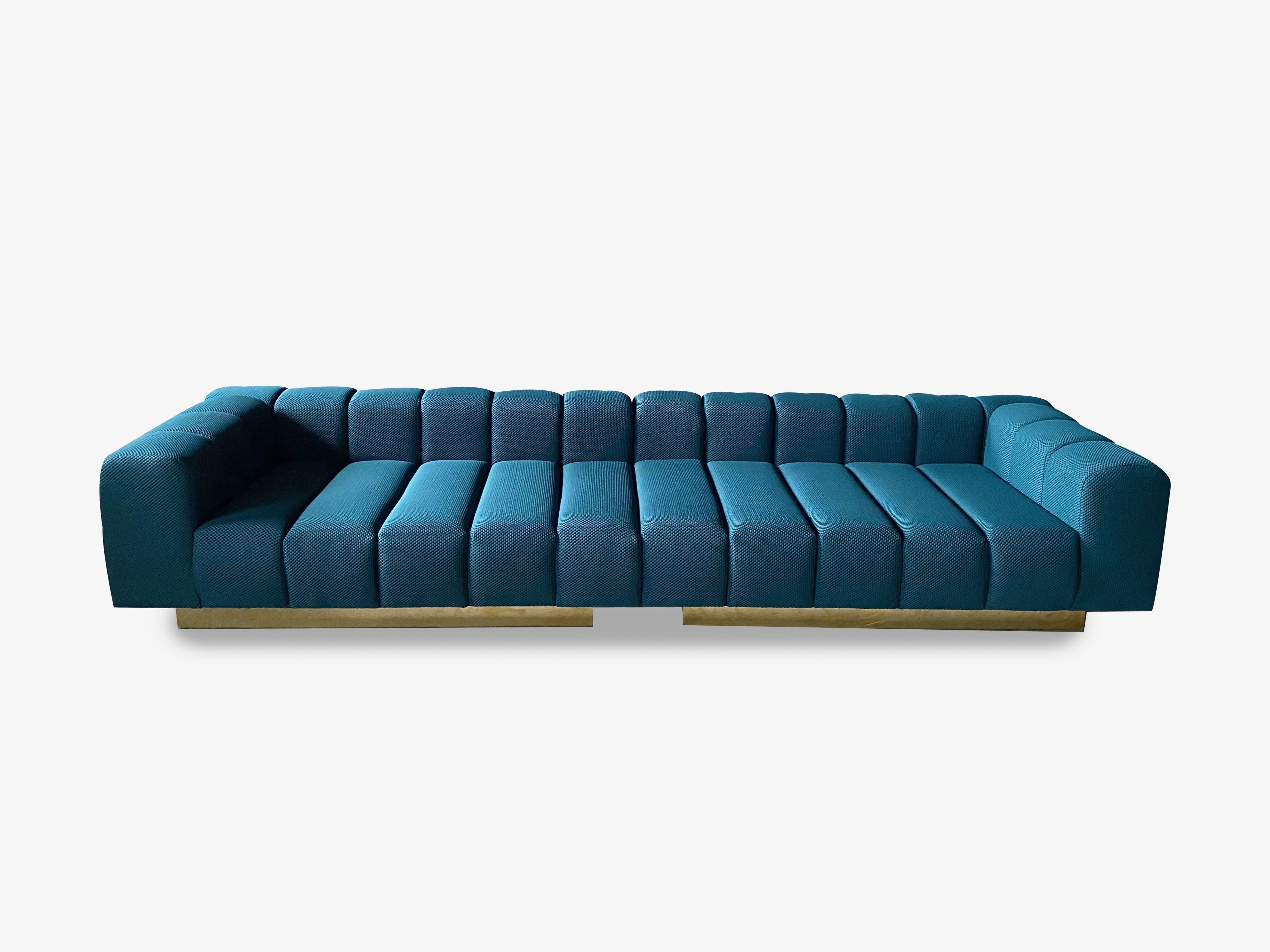 https://a.1stdibscdn.com/large-contemporary-sofa-made-in-italy-for-sale-picture-9/f_47872/f_267561821641227514243/IMG_9660_master.jpeg