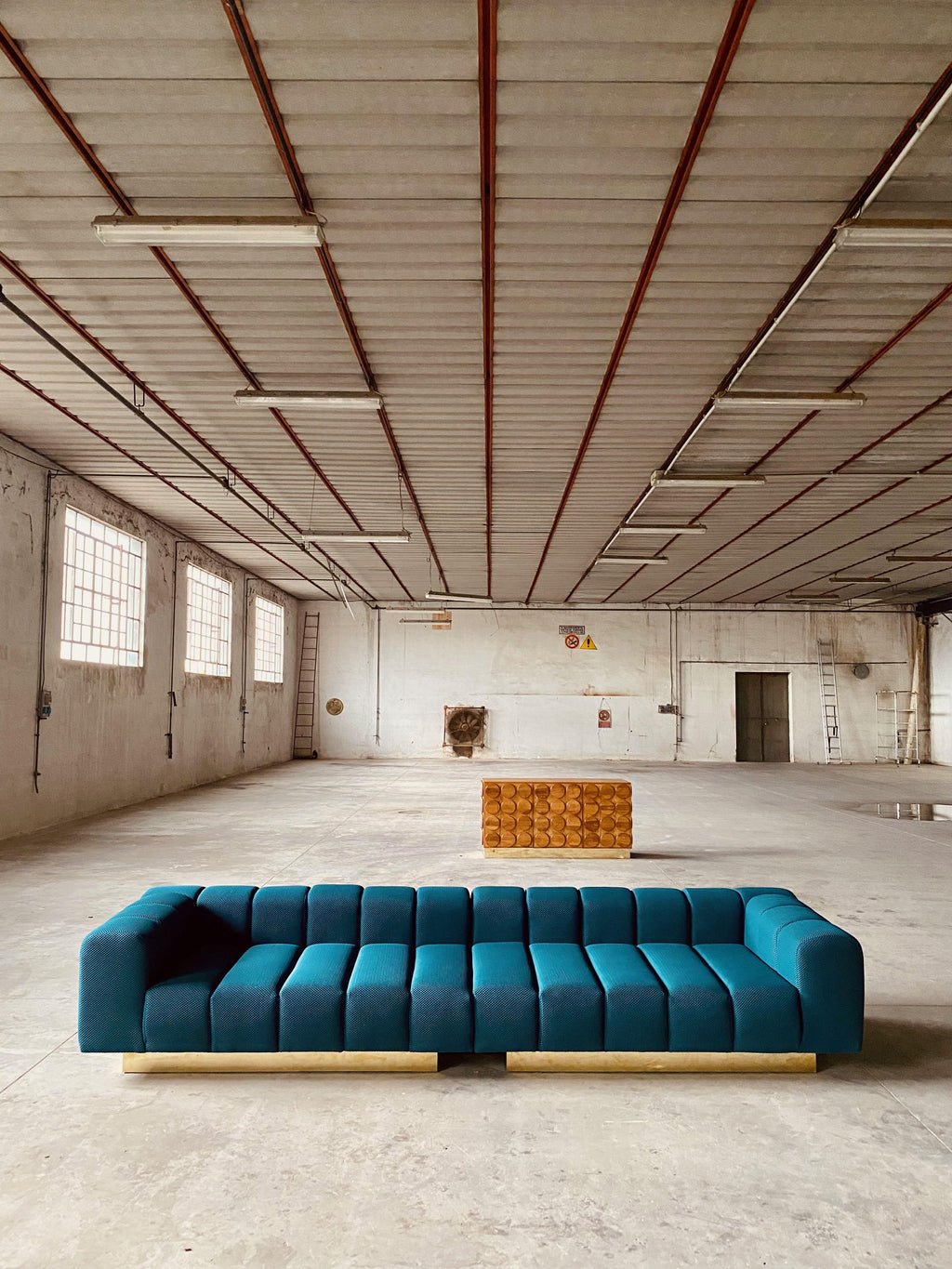 https://a.1stdibscdn.com/large-contemporary-sofa-made-in-italy-for-sale-picture-10/f_47872/f_267561821641227515054/IMG_9661_master.jpeg