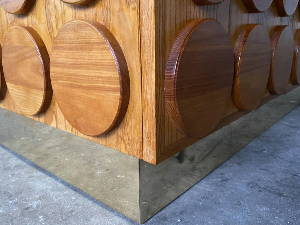 https://a.1stdibscdn.com/contemporary-italian-sideboard-with-brass-base-for-sale-picture-10/f_47872/f_296216421658132311925/IMG_9671_master.jpeg