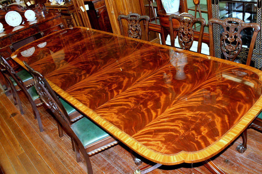 https://a.1stdibscdn.com/bench-made-reprod-inlaid-flame-mahogany-sheraton-style-three-leaf-dining-table-for-sale-picture-17/f_18913/f_251442021630533051654/IMG_9756_master.JPG