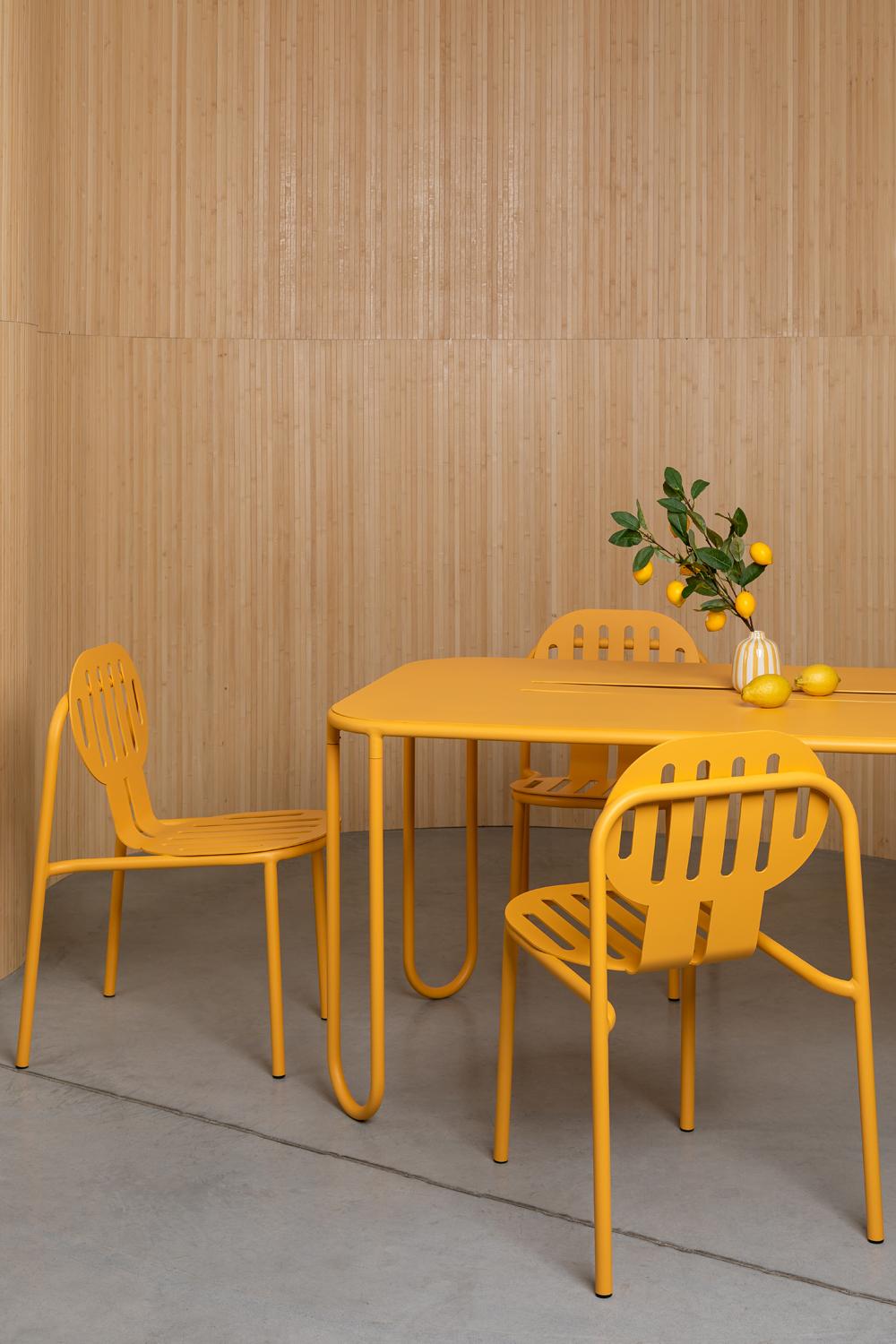 https://a.1stdibscdn.com/desert-aluminum-dining-table-with-metal-tabletop-by-joyf-for-sale-picture-13/f_105812/f_468433621759079412984/IMG_9885_master.jpg