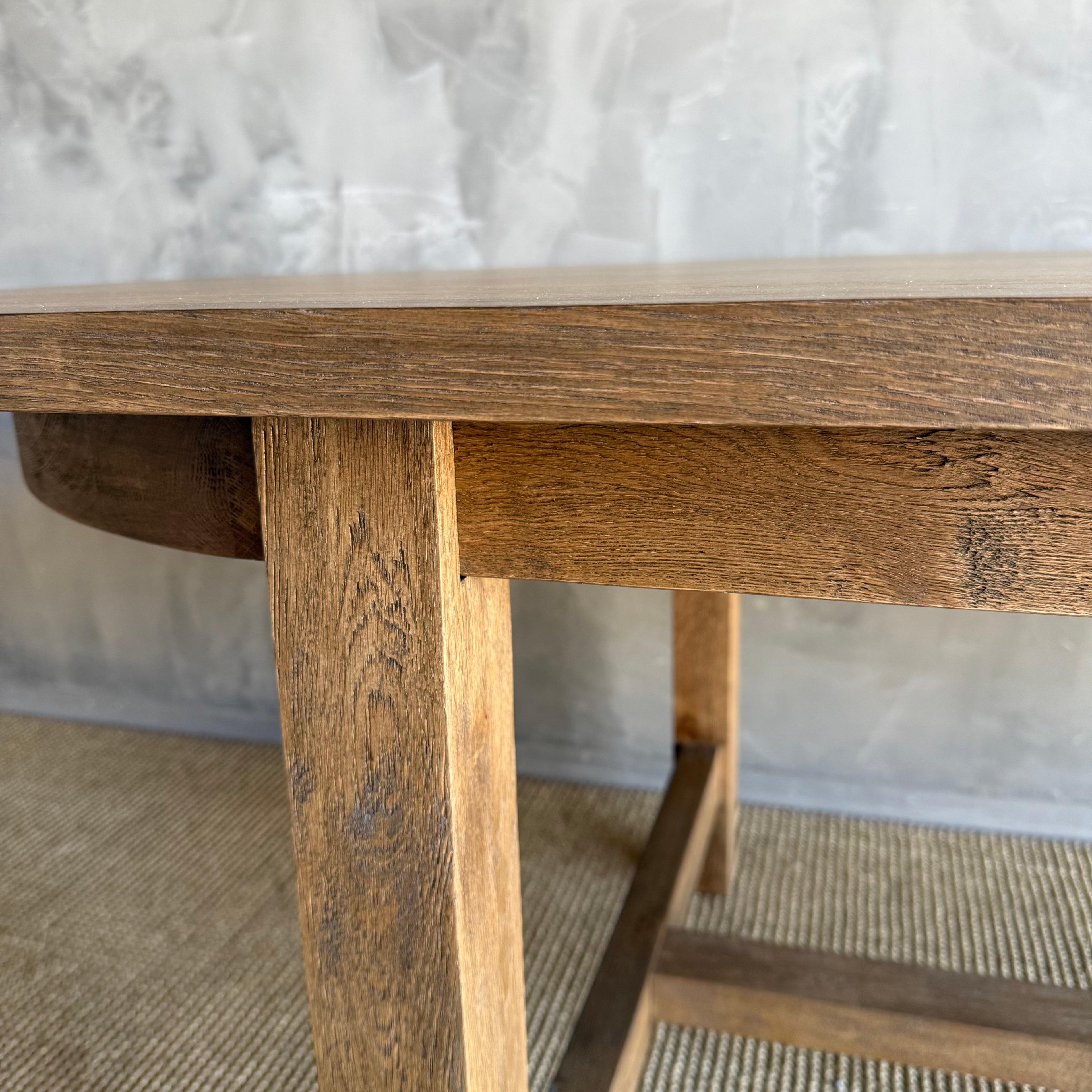 https://a.1stdibscdn.com/oval-dining-table-in-natural-white-oak-montana-brown-for-sale-picture-4/f_18223/f_471403221761077965178/IMG_9887_master.jpg