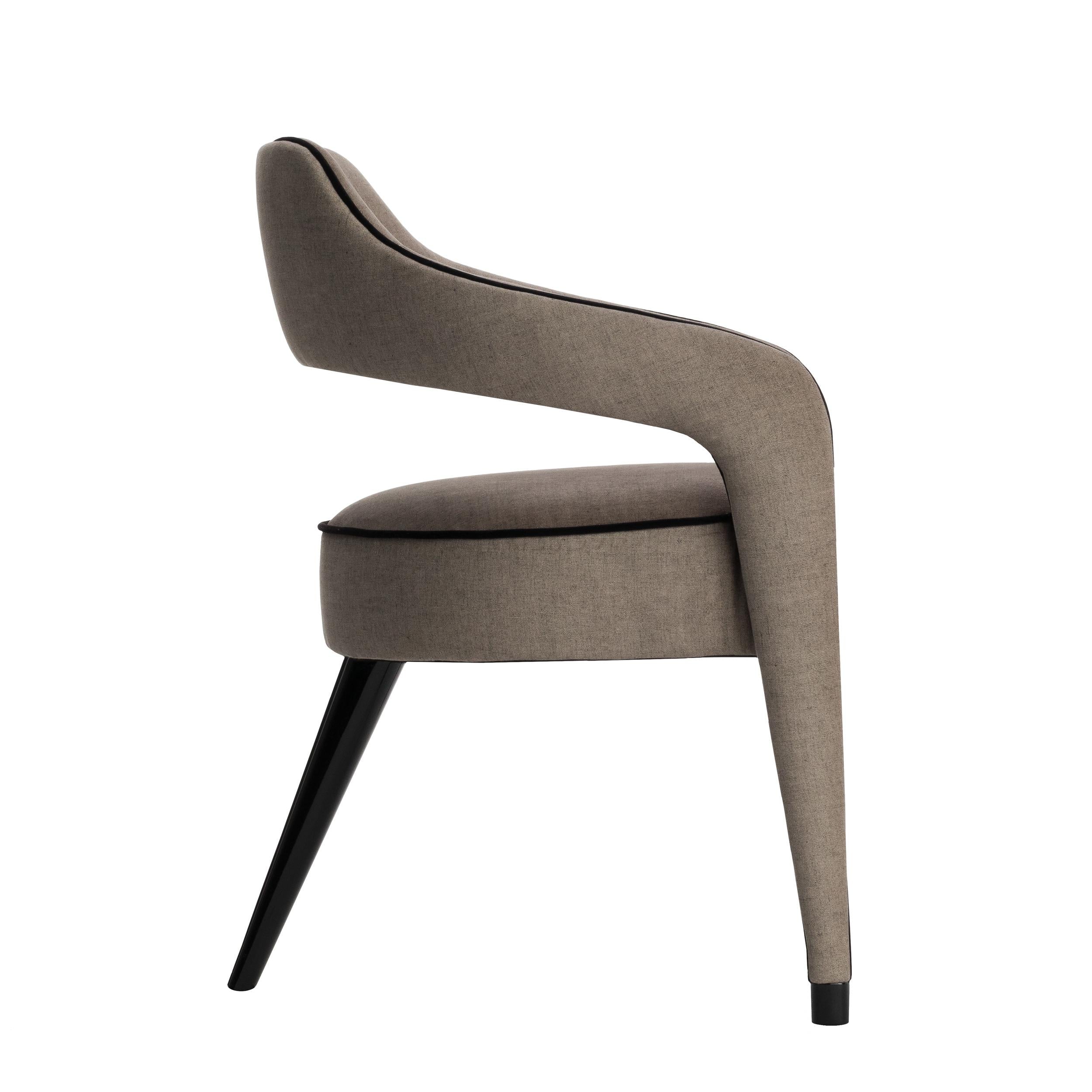 https://a.1stdibscdn.com/invicta-dining-chair-with-one-back-foot-in-solid-wood-for-sale-picture-6/f_52952/f_239017721621872161216/INVICTA_I_LADO_master.jpg