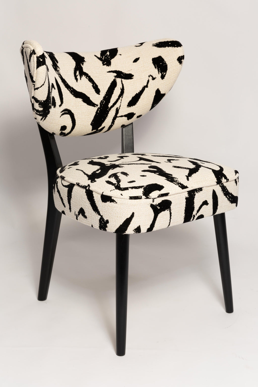 https://a.1stdibscdn.com/vintola-dining-chair-cream-and-black-ichi-go-ichi-e-by-dedar-europe-poland-for-sale-picture-3/f_34023/f_447515821745572700639/IQ3A0117_master.jpg