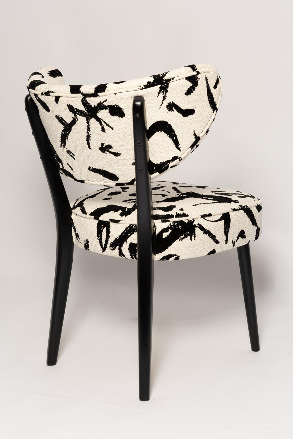 https://a.1stdibscdn.com/vintola-dining-chair-cream-and-black-ichi-go-ichi-e-by-dedar-europe-poland-for-sale-picture-6/f_34023/f_447515821745572705927/IQ3A0124_master.jpg