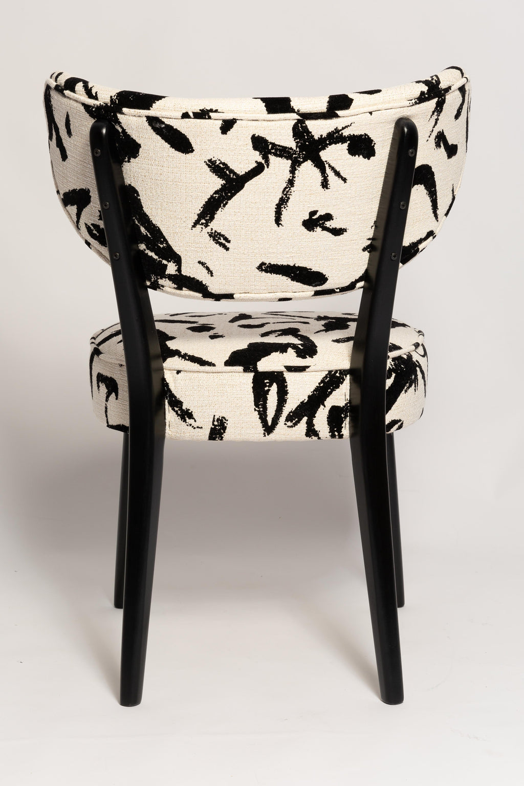 https://a.1stdibscdn.com/vintola-dining-chair-cream-and-black-ichi-go-ichi-e-by-dedar-europe-poland-for-sale-picture-7/f_34023/f_447515821745572706997/IQ3A0127_master.jpg