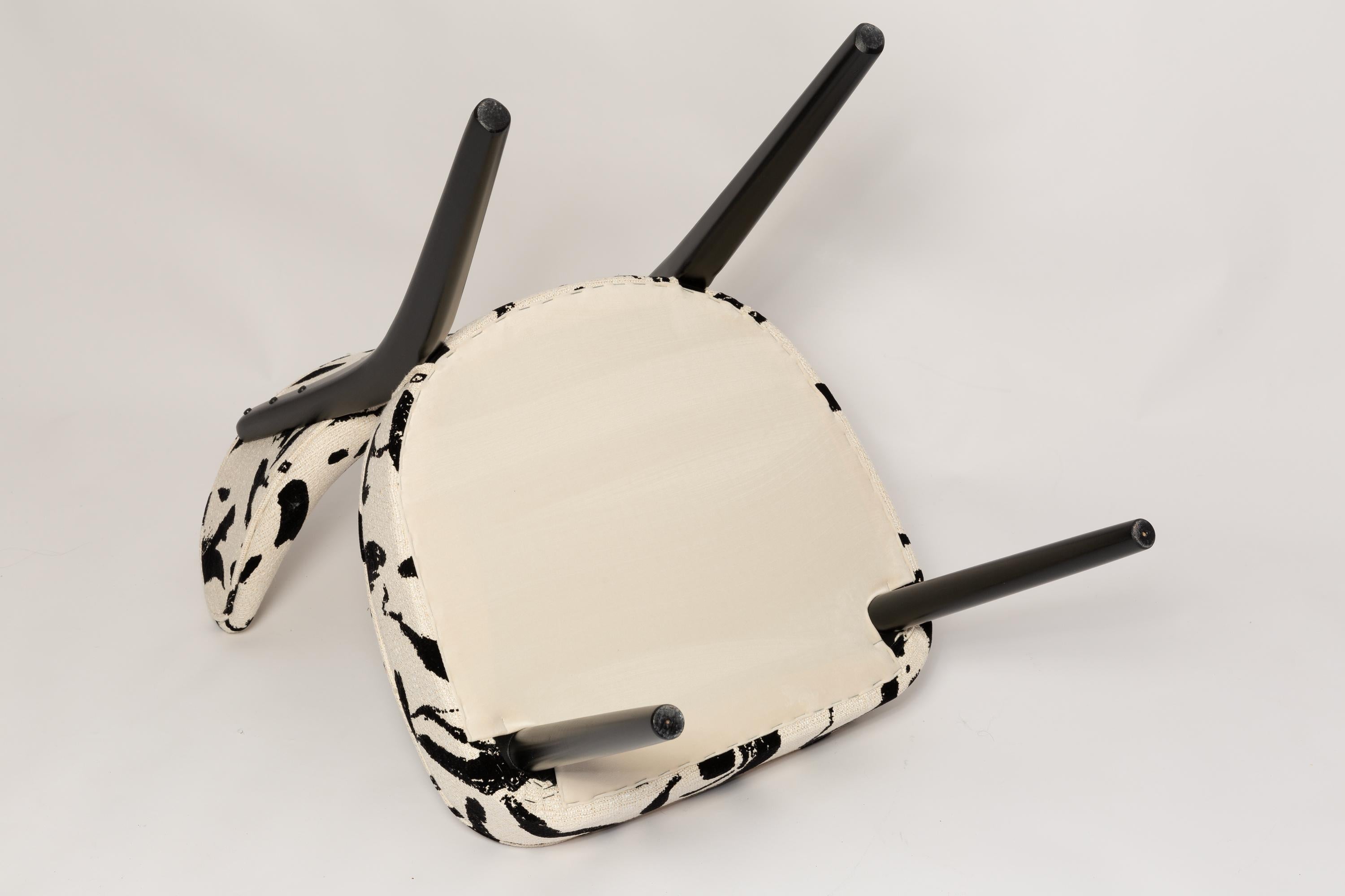 https://a.1stdibscdn.com/vintola-dining-chair-cream-and-black-ichi-go-ichi-e-by-dedar-europe-poland-for-sale-picture-10/f_34023/f_447515821745572720512/IQ3A0132_master.jpg