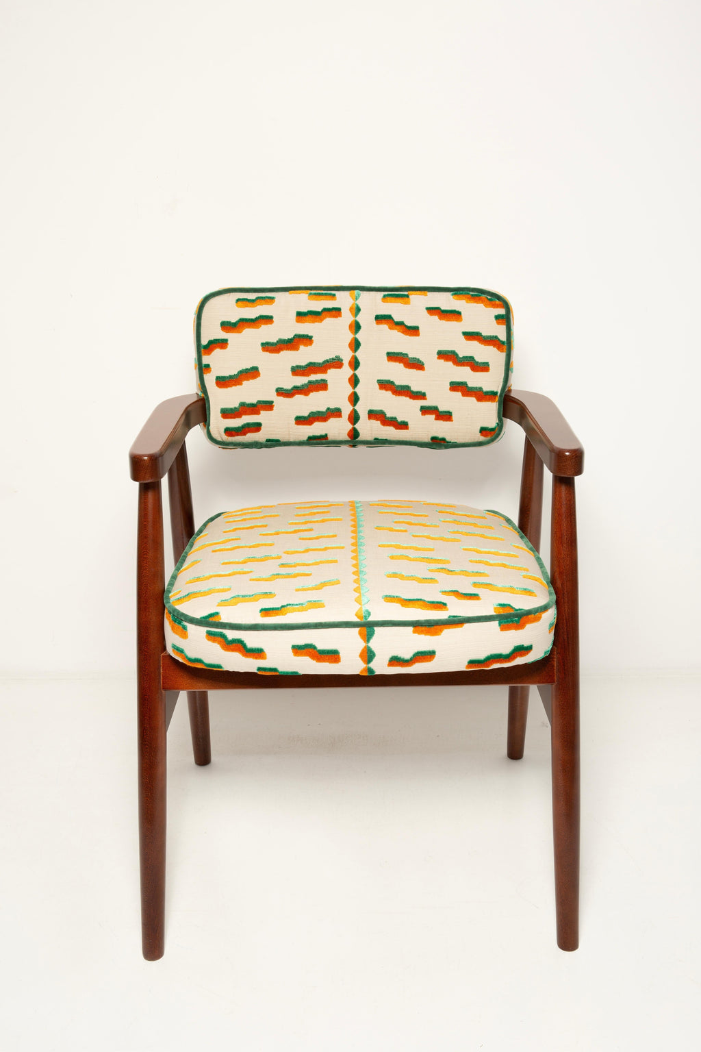 https://a.1stdibscdn.com/vintola-studio-classic-dining-chair-tiger-beat-jacquard-velvet-dedar-europe-for-sale-picture-5/f_34023/f_457932521752055961085/IQ3A0892_kopia_master.jpg