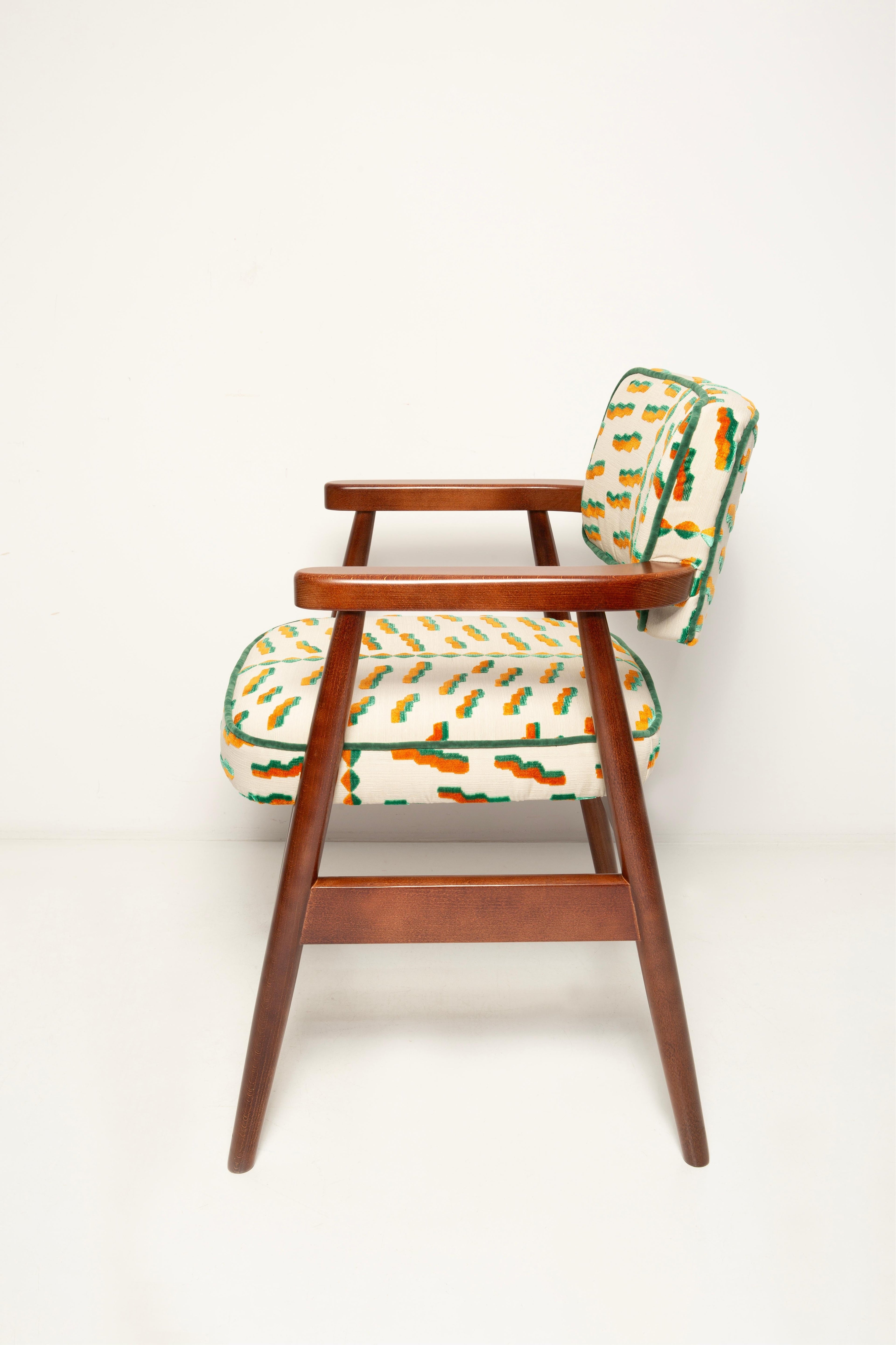 https://a.1stdibscdn.com/vintola-studio-classic-dining-chair-tiger-beat-jacquard-velvet-dedar-europe-for-sale-picture-7/f_34023/f_457932521752055989821/IQ3A0897_kopia_master.jpg