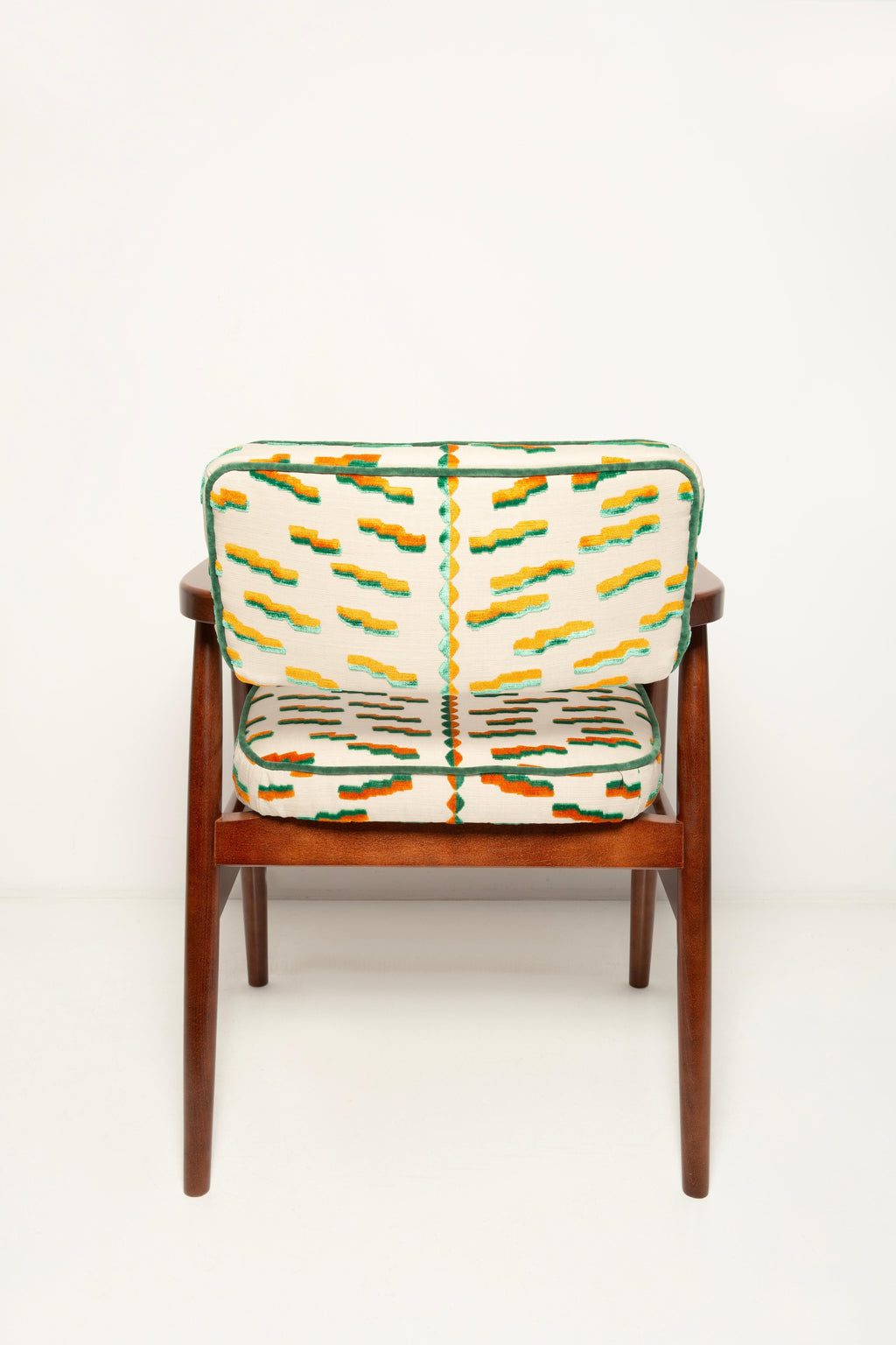 https://a.1stdibscdn.com/vintola-studio-classic-dining-chair-tiger-beat-jacquard-velvet-dedar-europe-for-sale-picture-9/f_34023/f_457932521752055990691/IQ3A0901_kopia_master.jpg